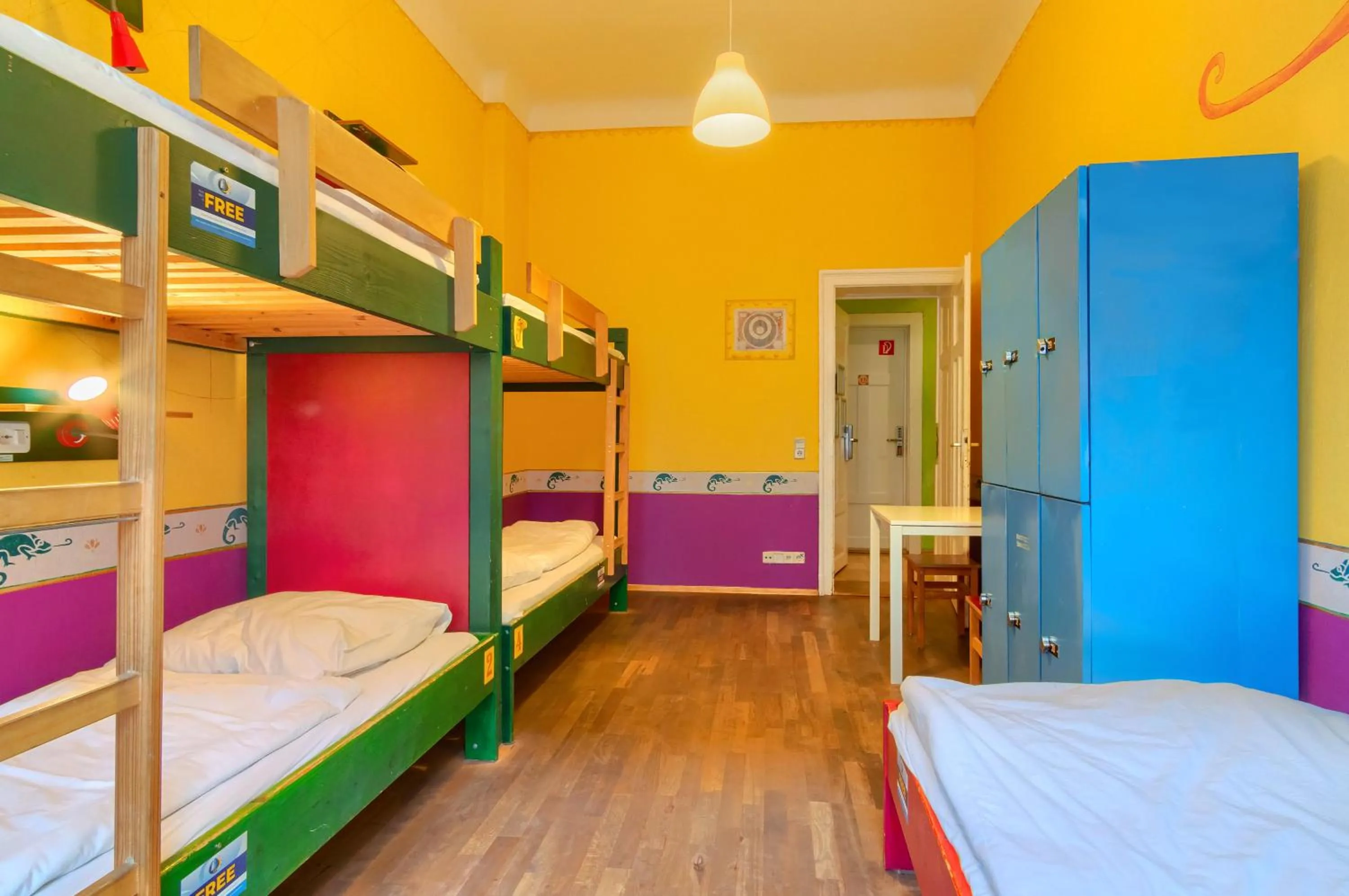 bunk bed, Bed in Hostel Mondpalast