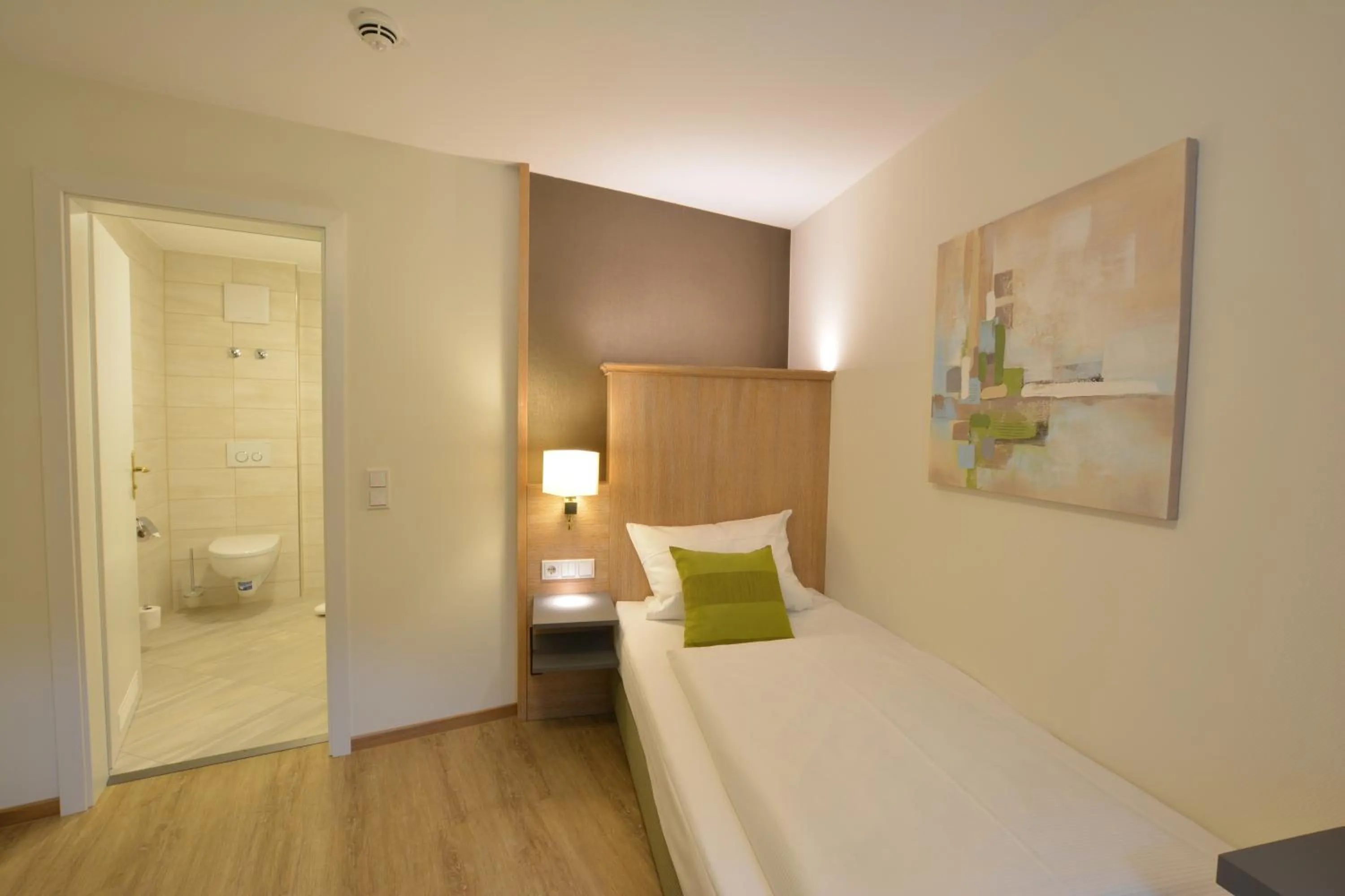 Photo of the whole room, Bed in Landgasthof Hotel Hess