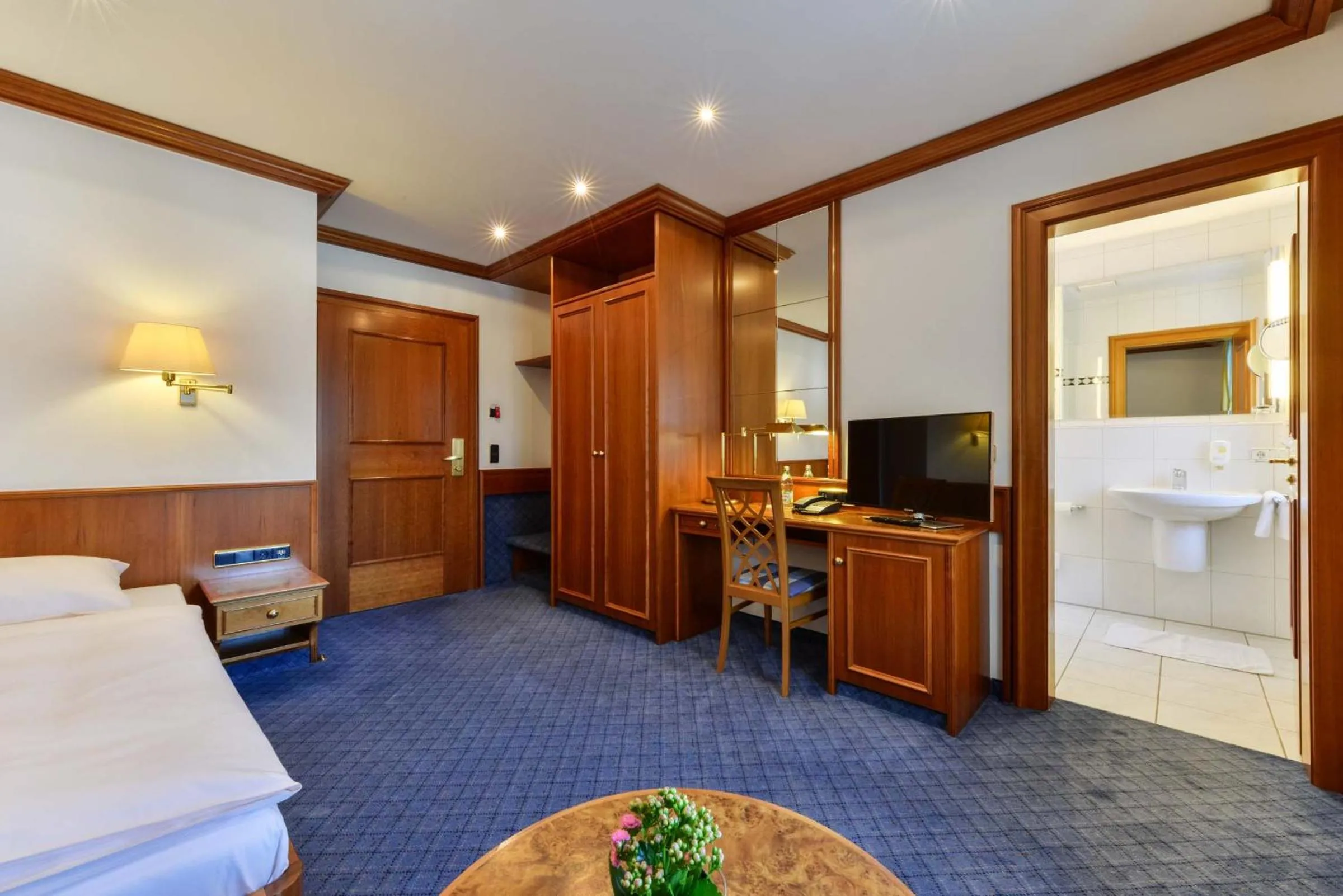 TV and multimedia, Bed in Hotel Fischerwirt