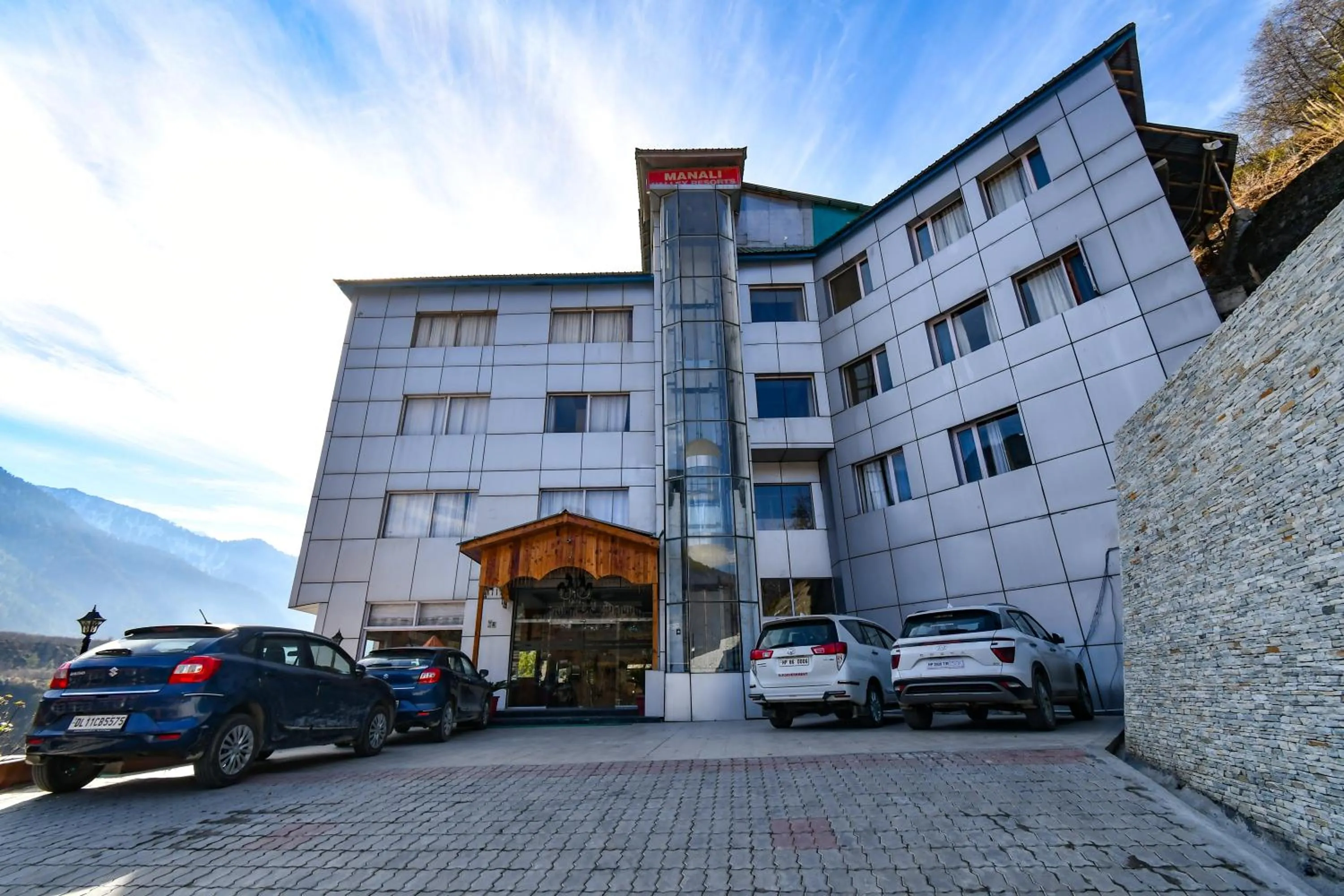 Facade/entrance in Manali Valley Resort