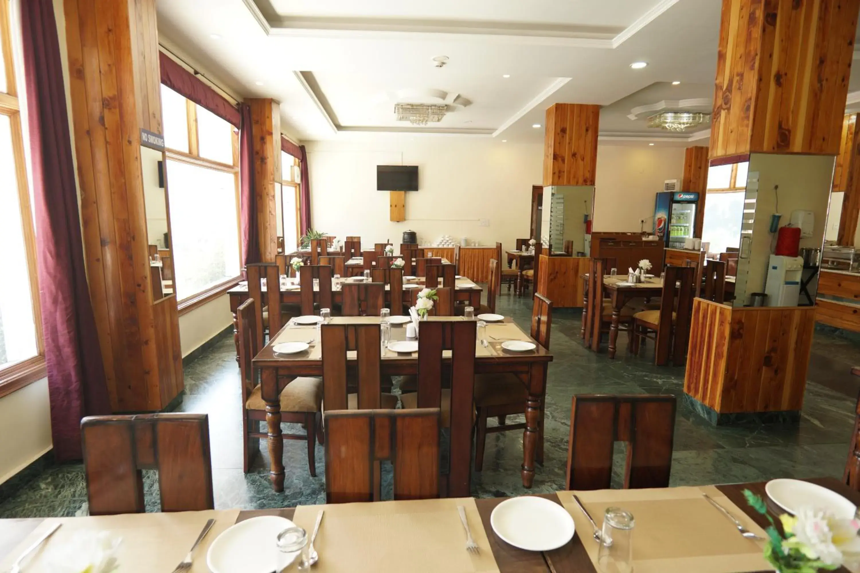 Restaurant/places to eat in Manali Valley Resort Restaurant/places to eat in Manali Valley Resort