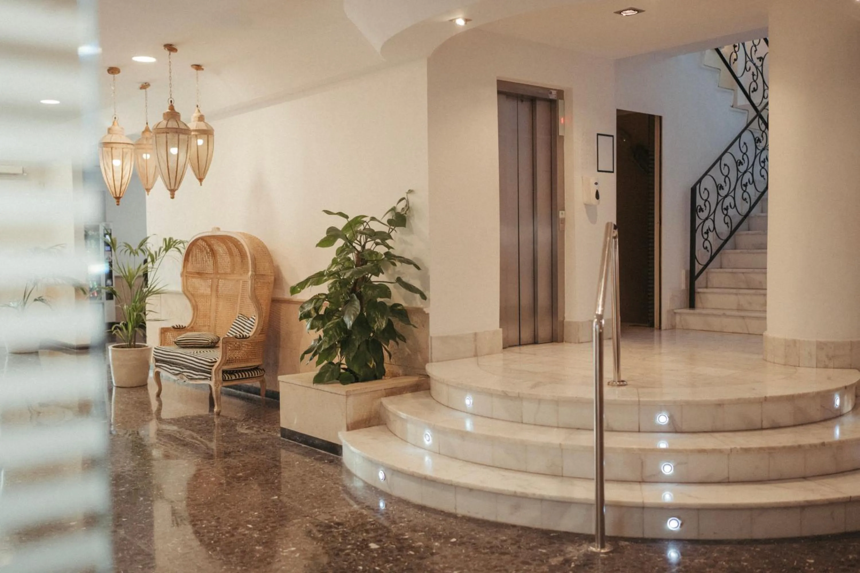 Lobby or reception in ROC Oberoy - Adults Only