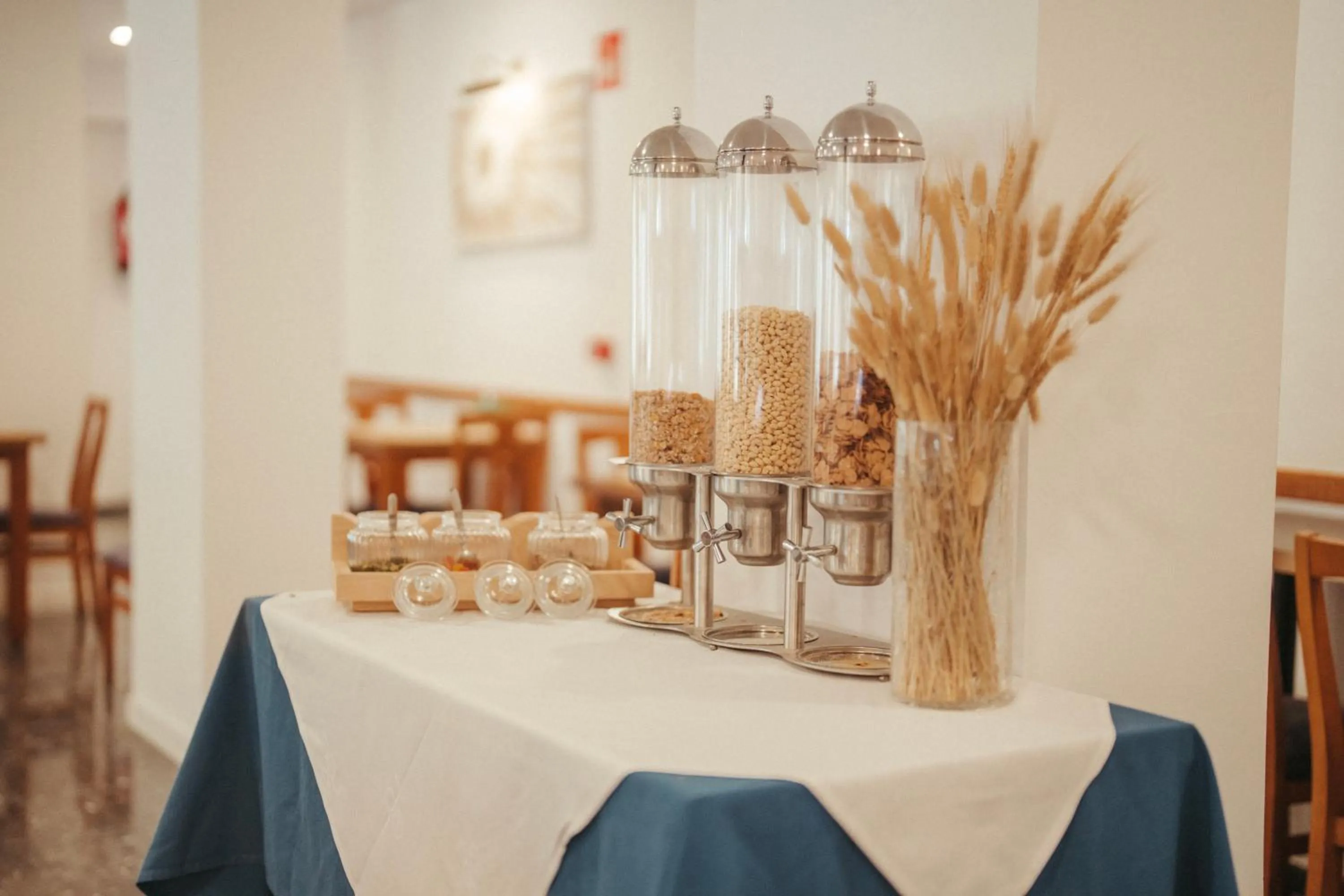 Restaurant/places to eat in ROC Oberoy - Adults Only