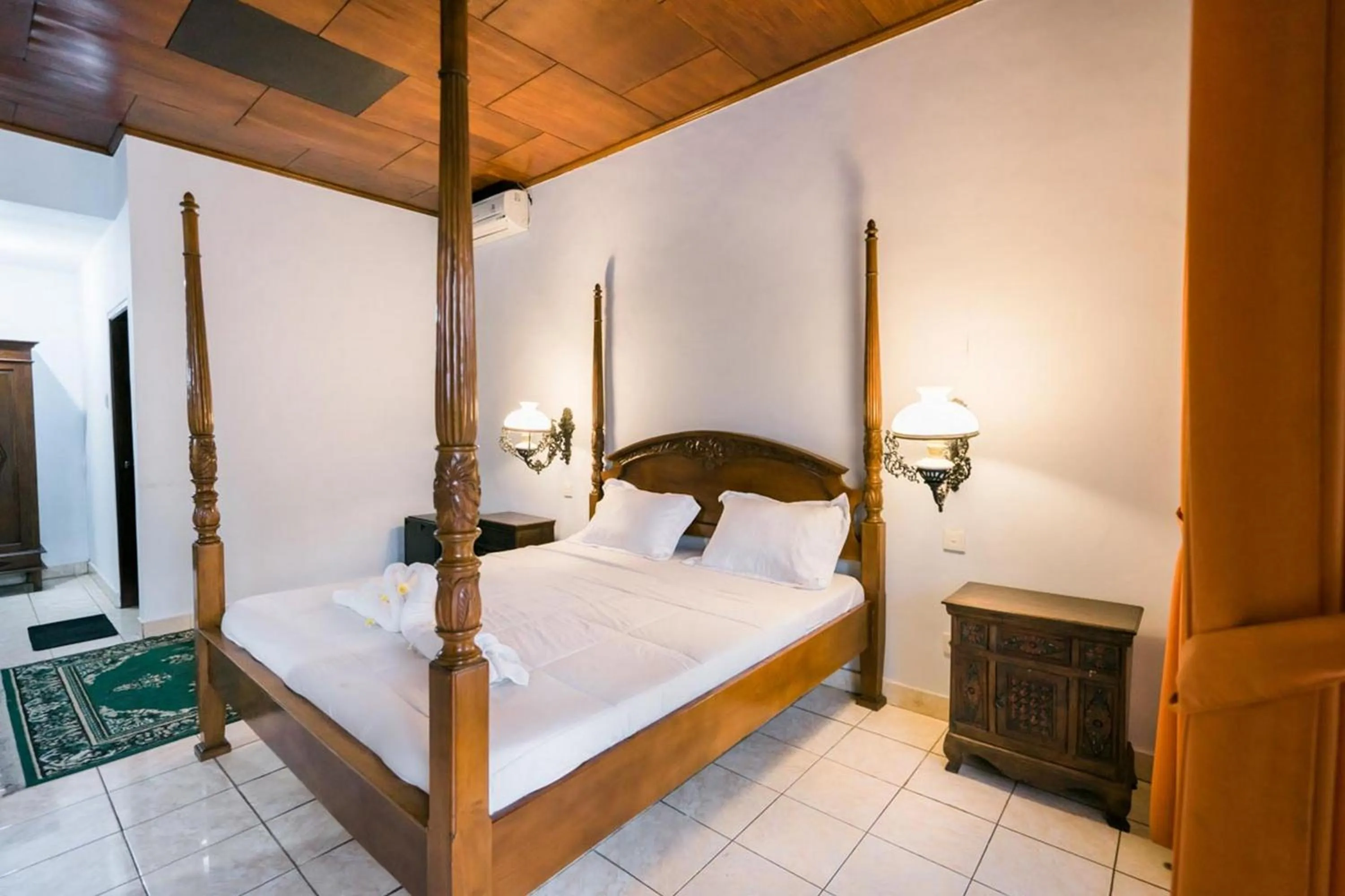 Bed in Urbanview Hotel Ananda Beach Sanur