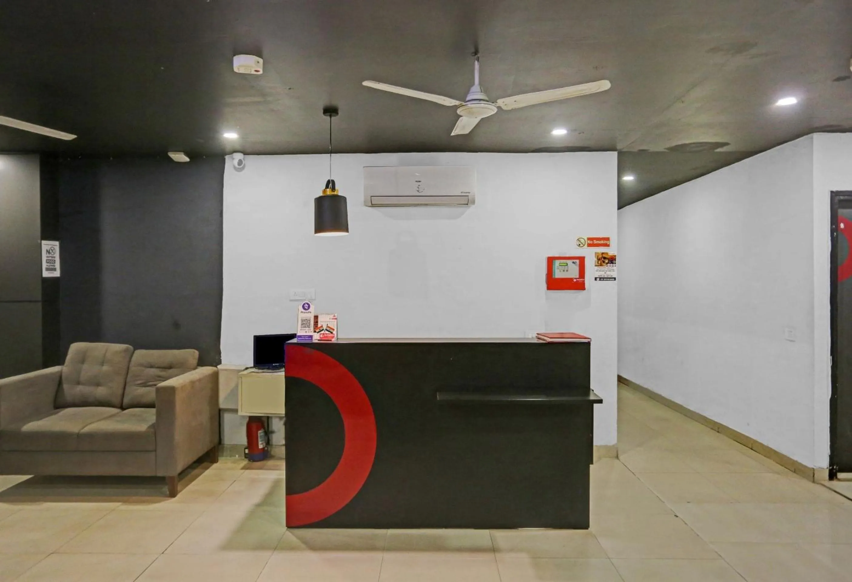 Lobby or reception in Townhouse Nangal Raya Pankha Road