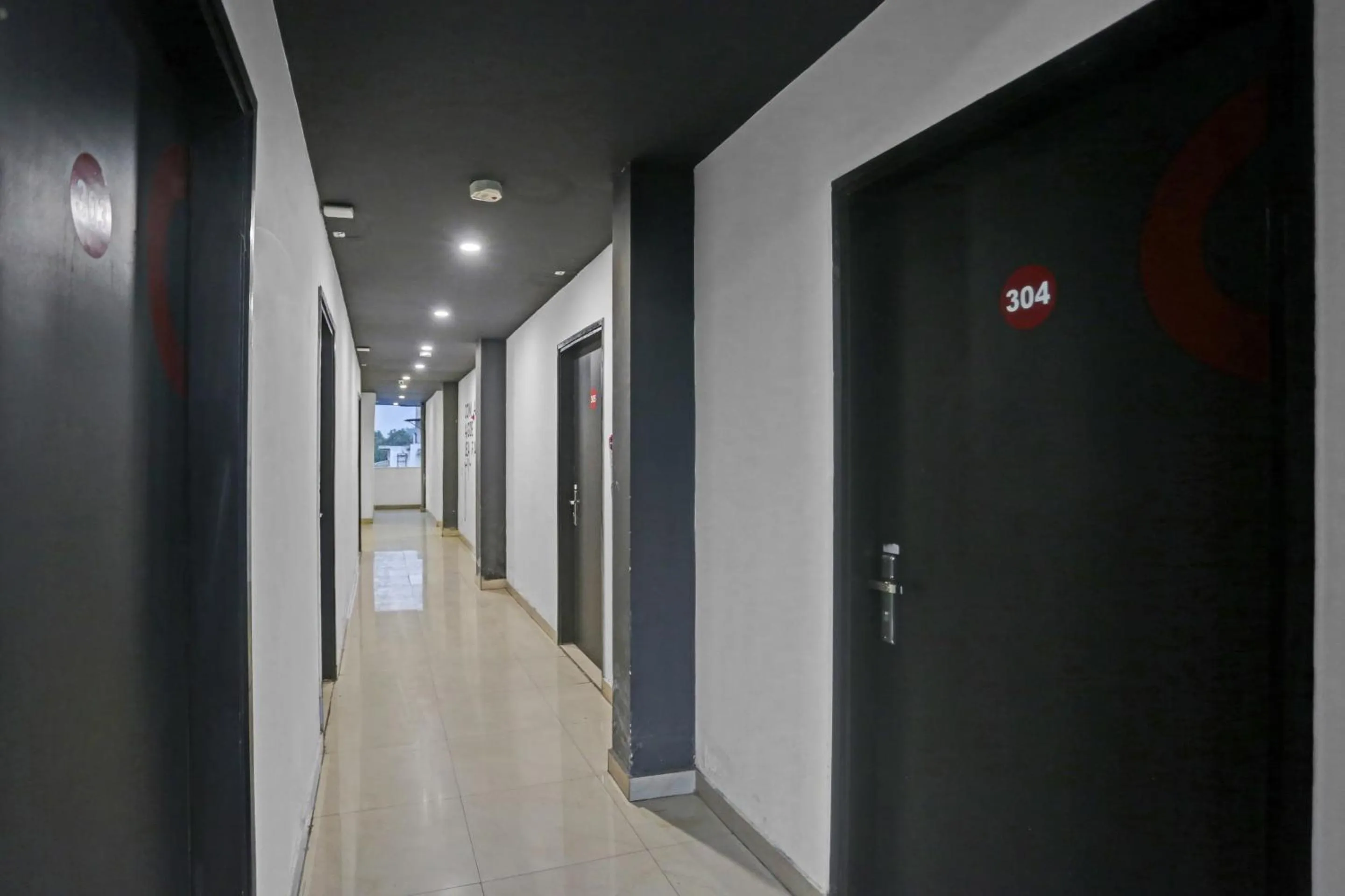 Lobby or reception in Townhouse Nangal Raya Pankha Road