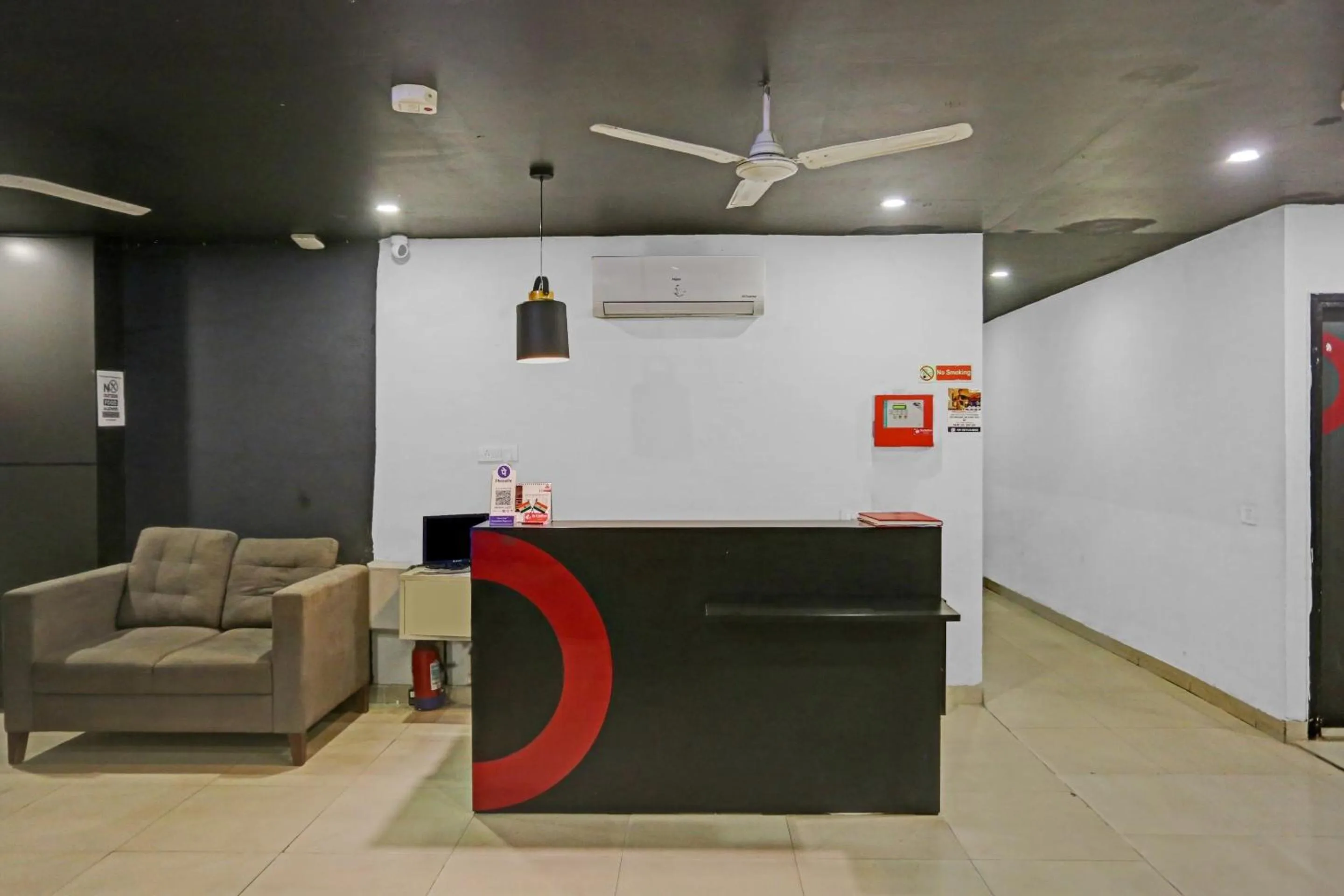 Lobby or reception in Townhouse Nangal Raya Pankha Road