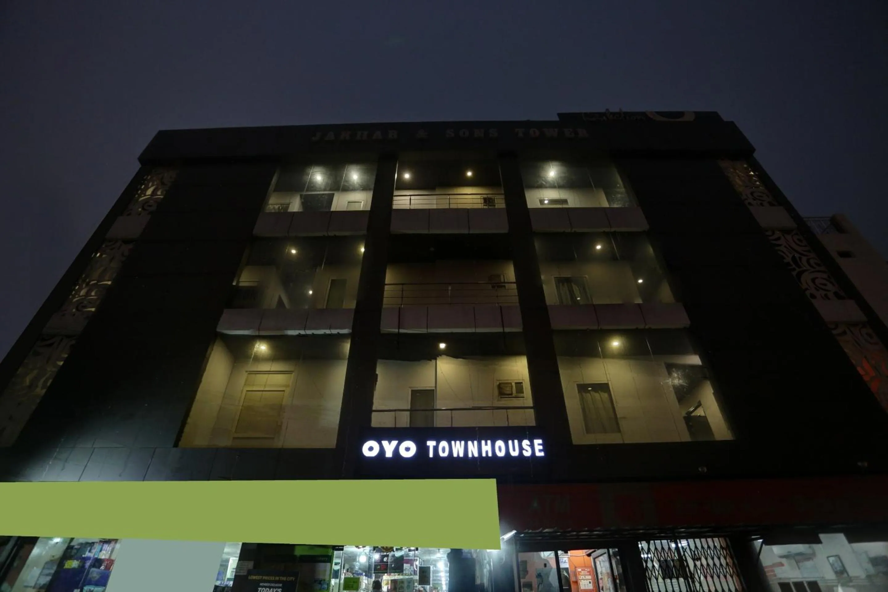 Facade/entrance in Townhouse Nangal Raya Pankha Road