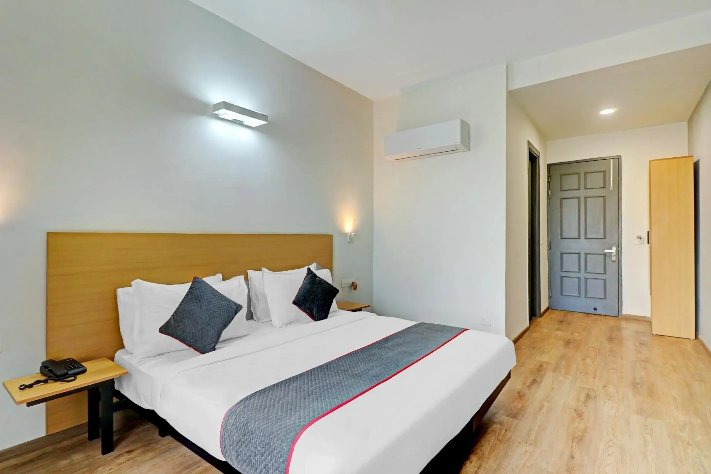 Bedroom, Bed in Super Townhouse Sector 30 Near Botanic Garden of Indian Republic Bedroom, Bed in Super Townhouse Sector 30 Near Botanic Garden of Indian Republic