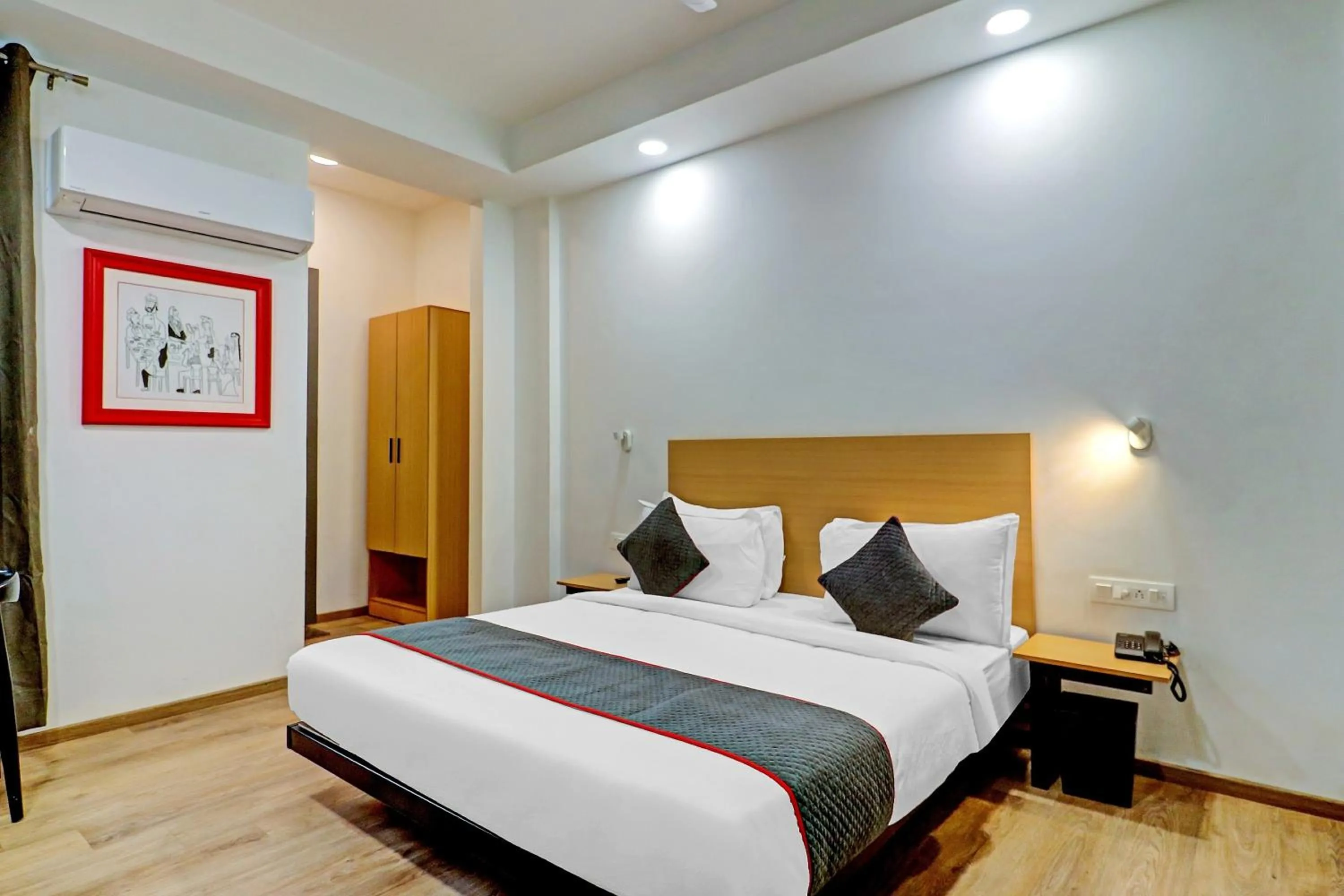 Other, Bed in Super Townhouse Sector 30 Near Botanic Garden of Indian Republic