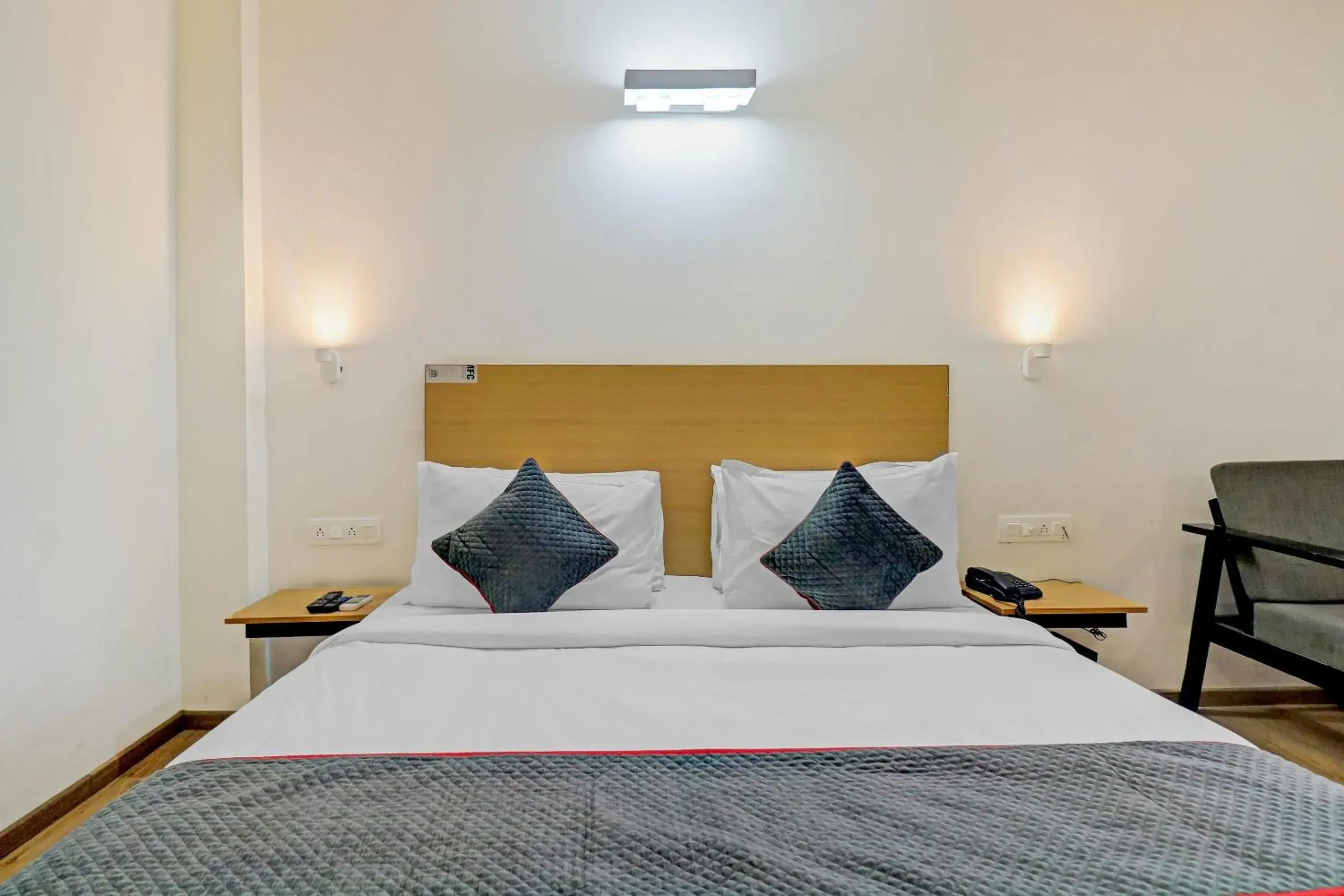 Bedroom, Bed in Super Townhouse Sector 30 Near Botanic Garden of Indian Republic Bedroom, Bed in Super Townhouse Sector 30 Near Botanic Garden of Indian Republic