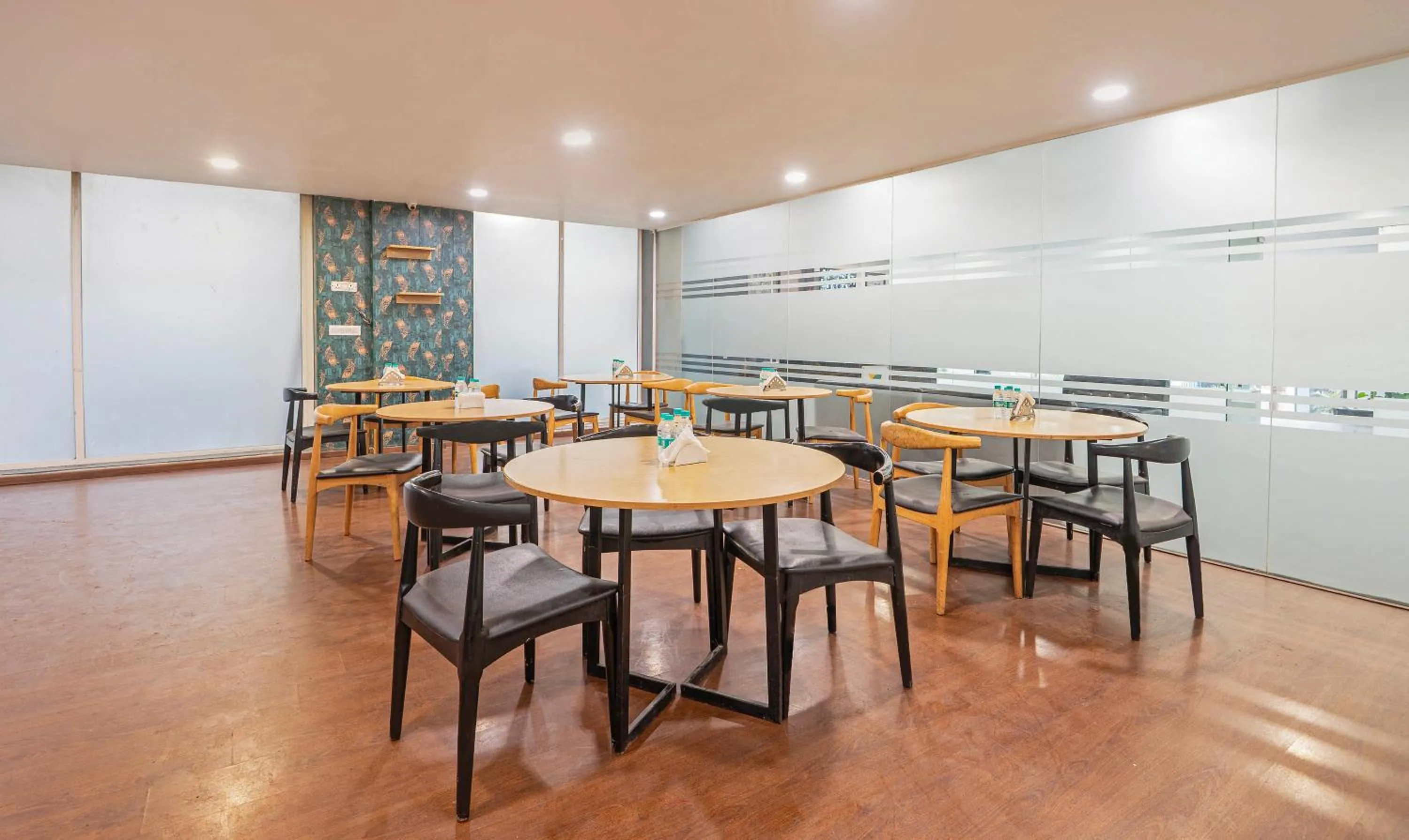 Restaurant/places to eat in Treebo Novis Stayz