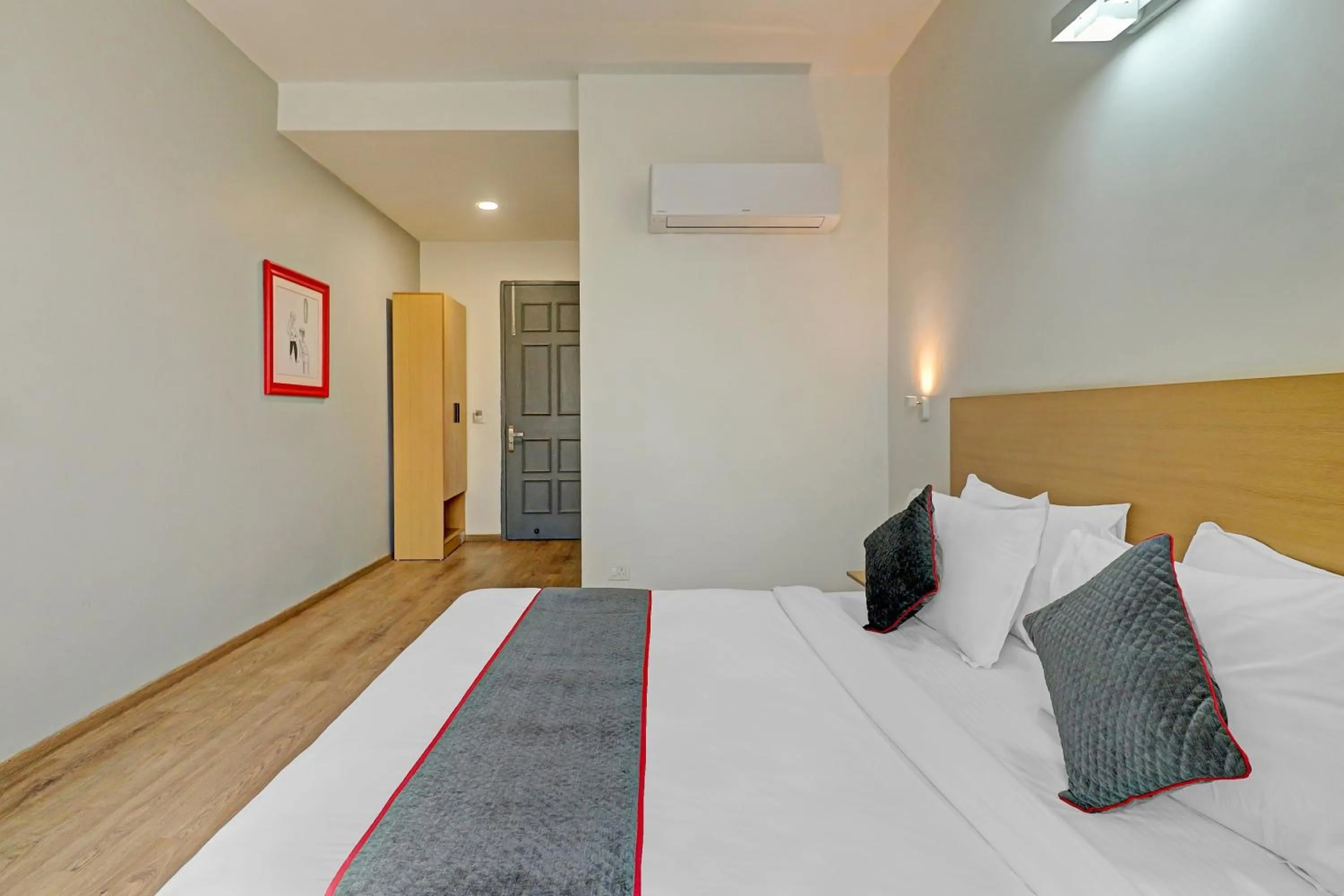 Other, Bed in Super Townhouse Sector 30 Near Botanic Garden of Indian Republic