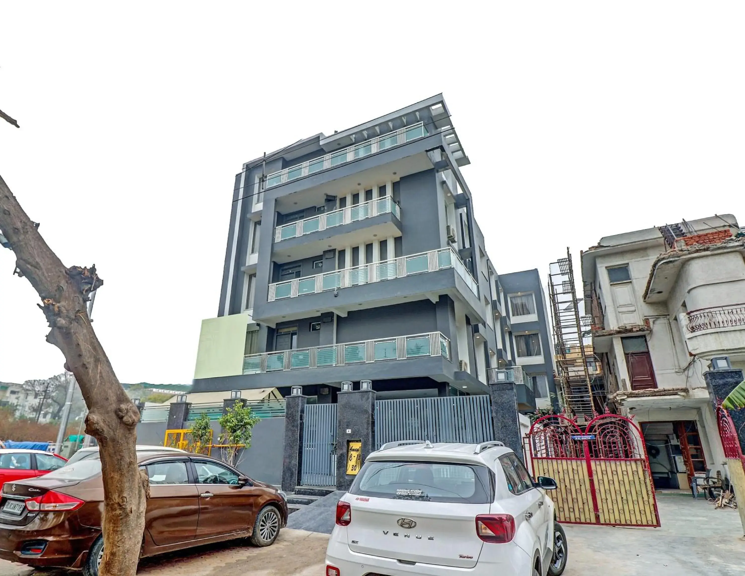 Facade/entrance in Super Townhouse Sector 30 Near Botanic Garden of Indian Republic Facade/entrance in Super Townhouse Sector 30 Near Botanic Garden of Indian Republic