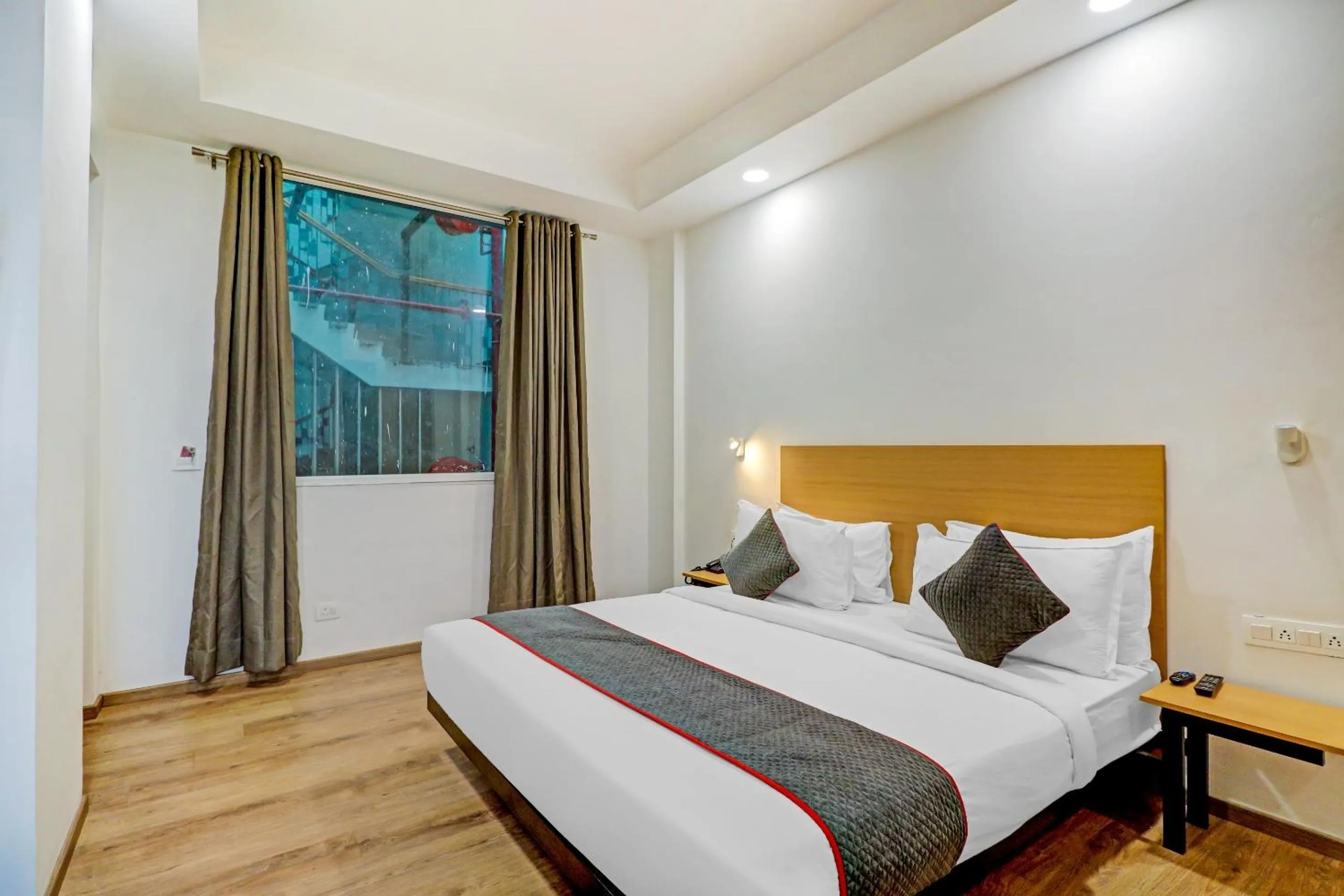 Bedroom, Bed in Super Townhouse Sector 30 Near Botanic Garden of Indian Republic