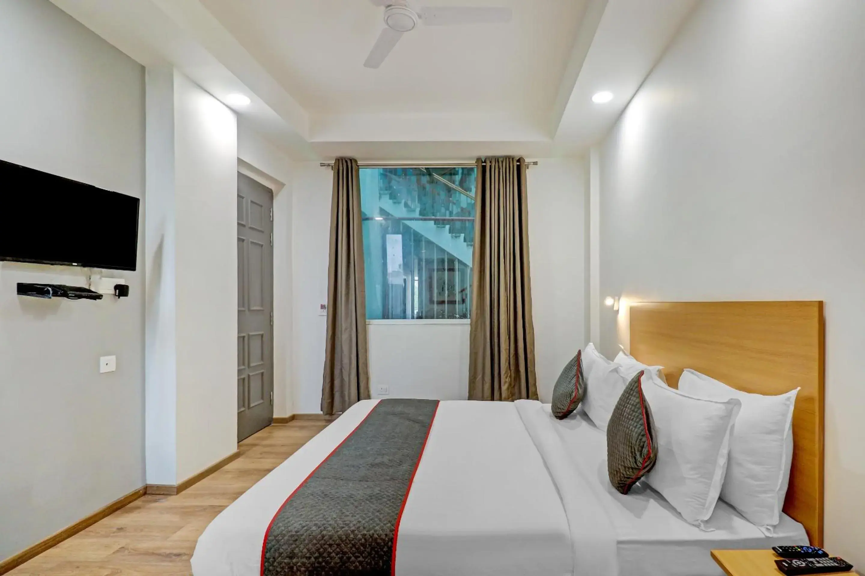Bedroom, Bed in Super Townhouse Sector 30 Near Botanic Garden of Indian Republic Bedroom, Bed in Super Townhouse Sector 30 Near Botanic Garden of Indian Republic