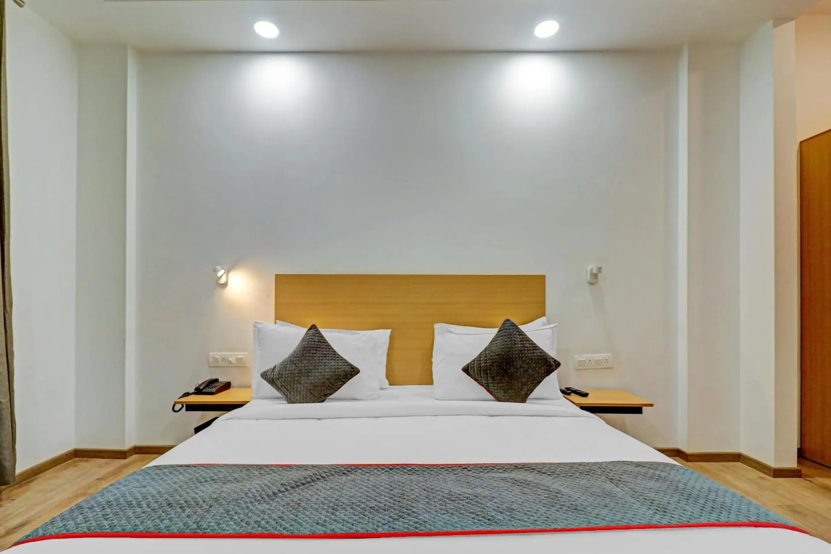 Bedroom, Bed in Super Townhouse Sector 30 Near Botanic Garden of Indian Republic Bedroom, Bed in Super Townhouse Sector 30 Near Botanic Garden of Indian Republic