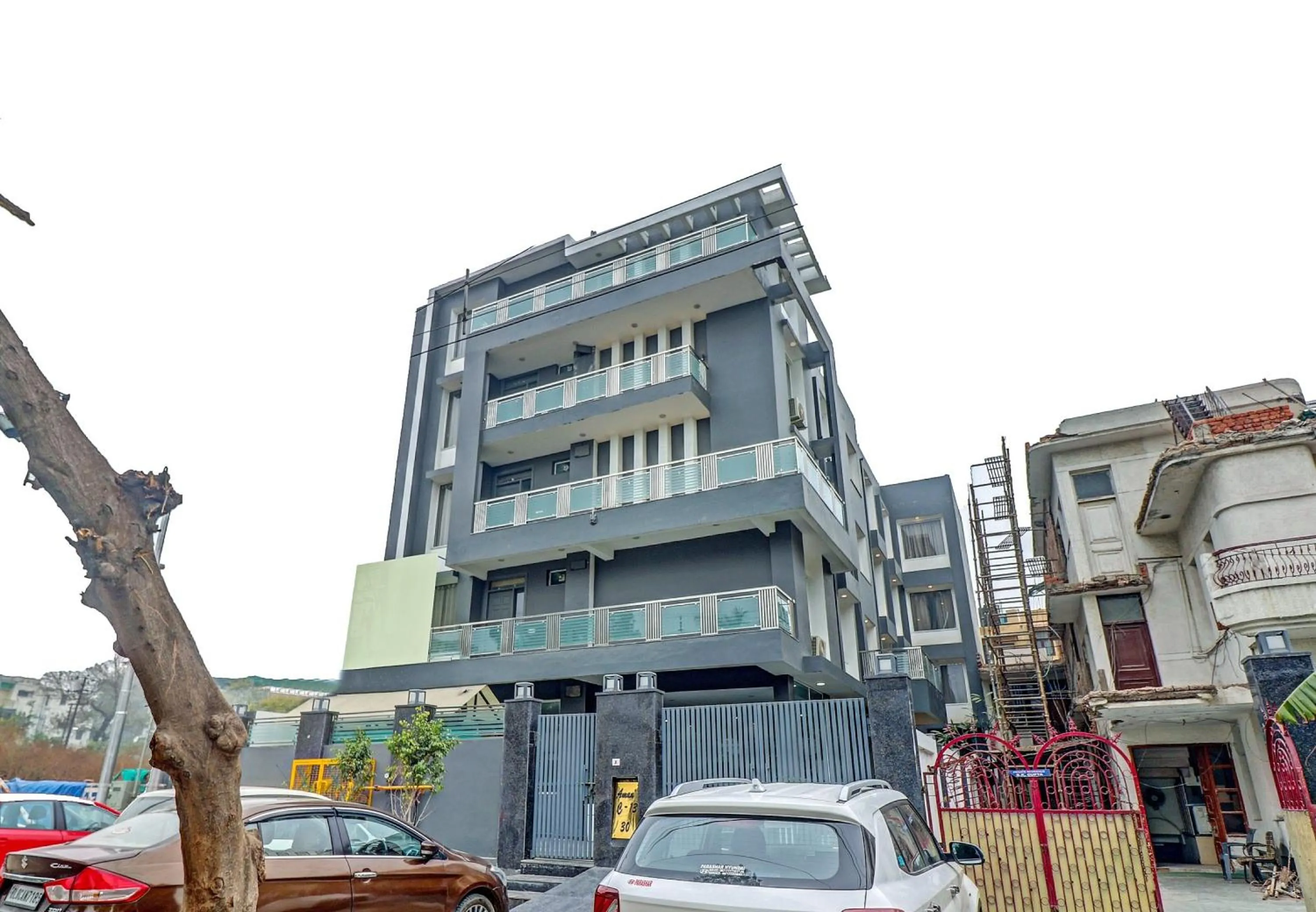 Facade/entrance in Super Townhouse Sector 30 Near Botanic Garden of Indian Republic