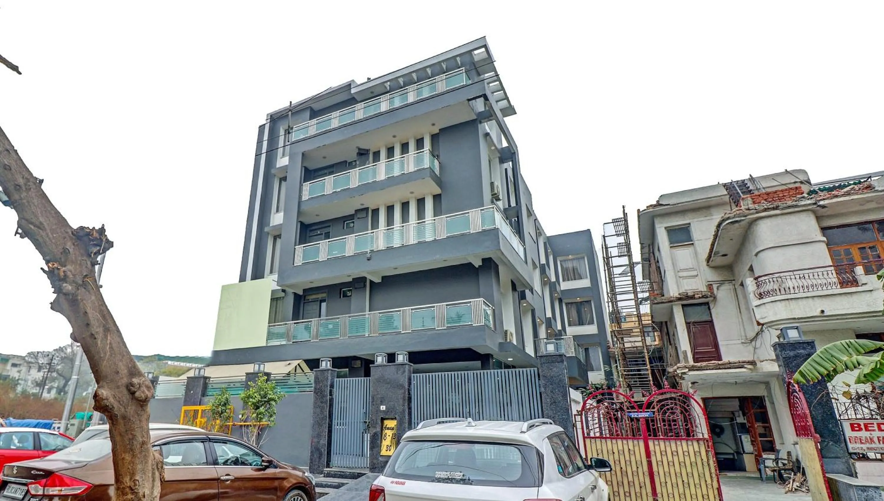 Facade/entrance in Super Townhouse Sector 30 Near Botanic Garden of Indian Republic