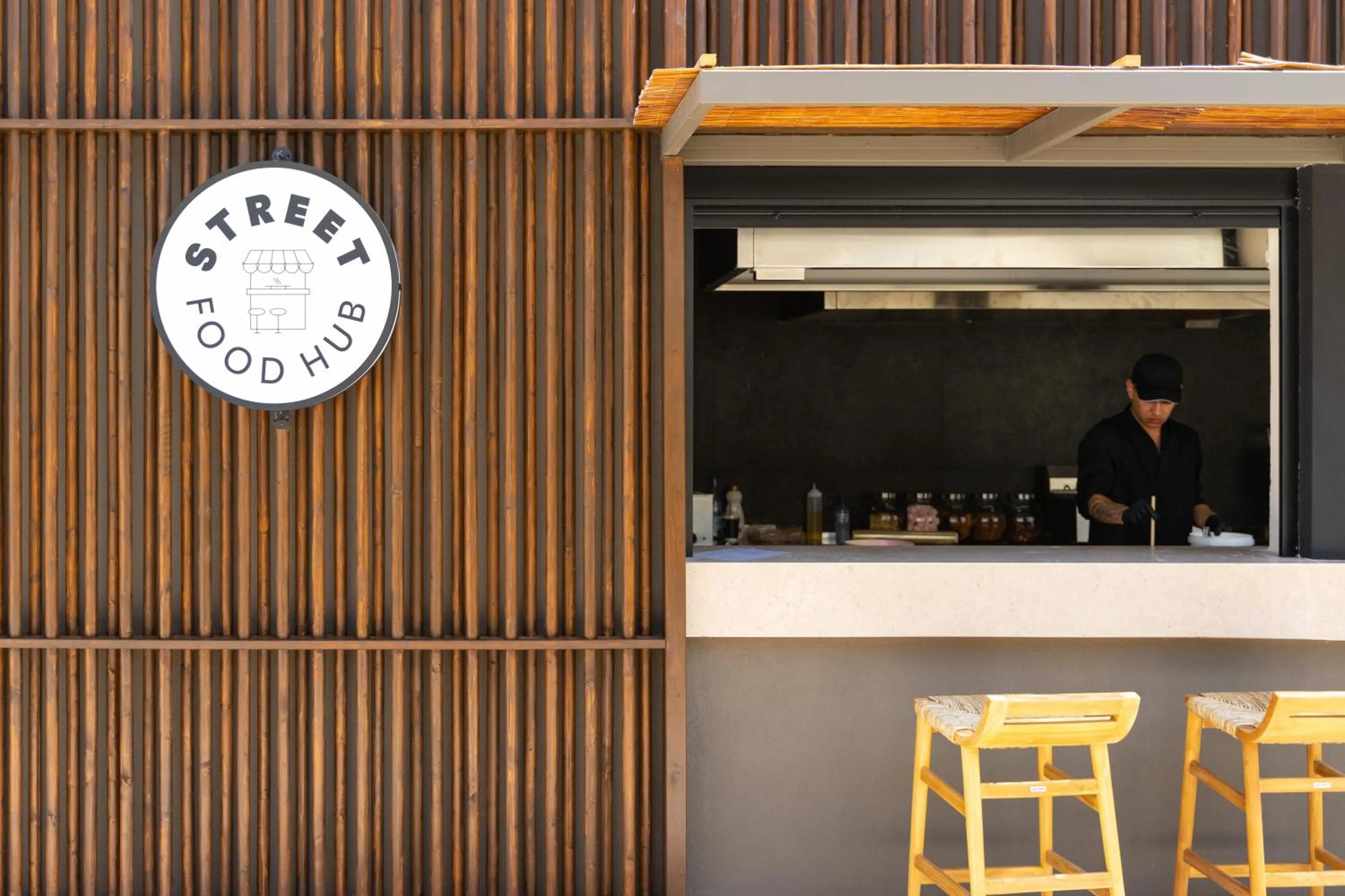 Lounge or bar in Helea Lifestyle Beach Resort