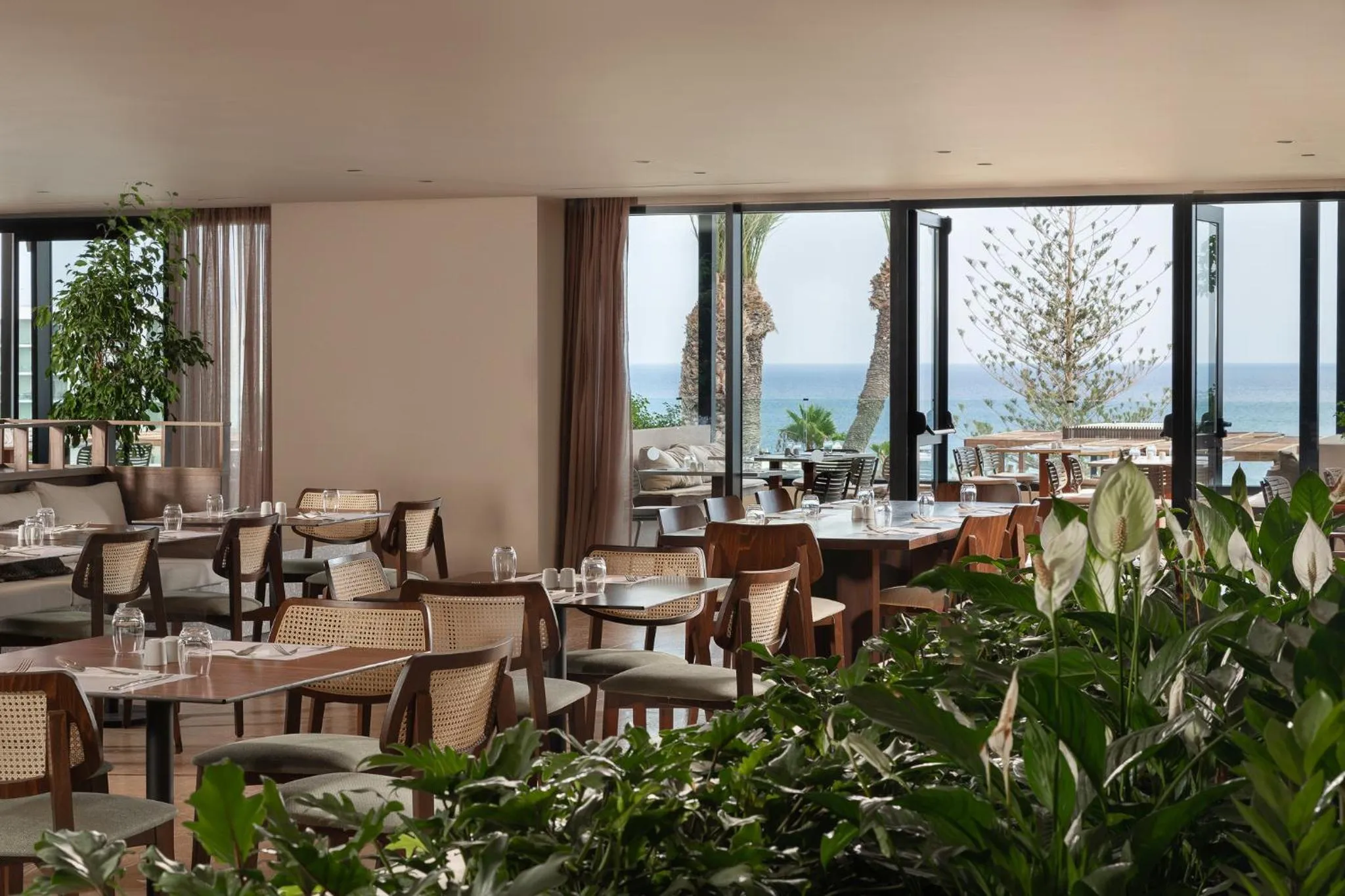 Restaurant/places to eat in Helea Lifestyle Beach Resort
