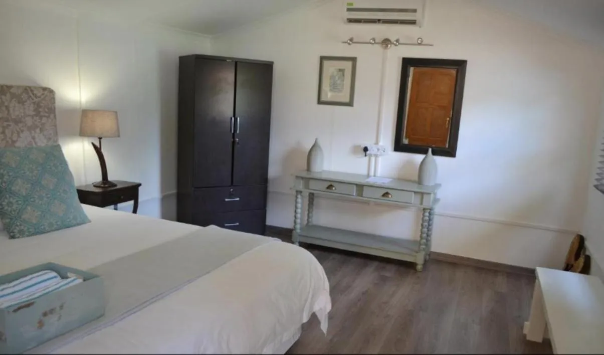 Bed in Aero Airport Lodge