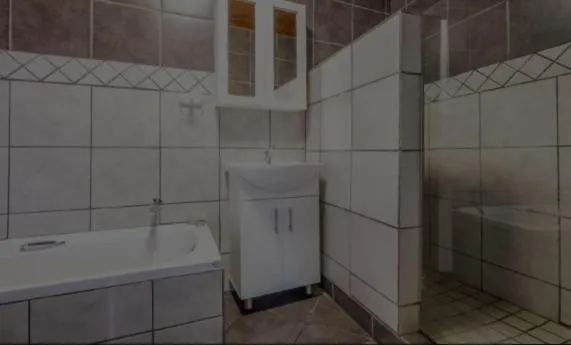 Shower in Aero Airport Lodge