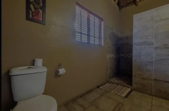 Shower in Aero Airport Lodge