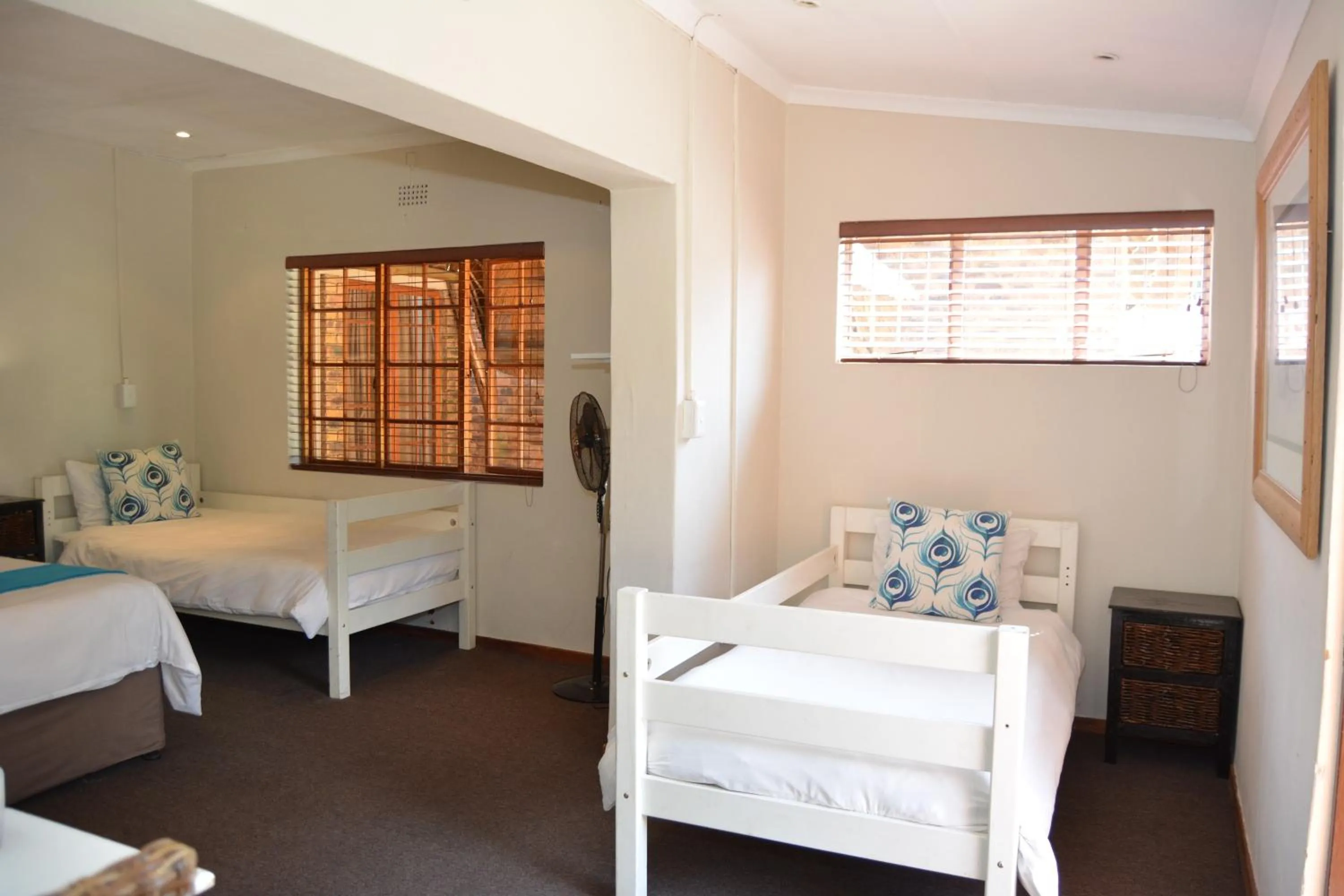 Bedroom, Bed in Aero Airport Lodge