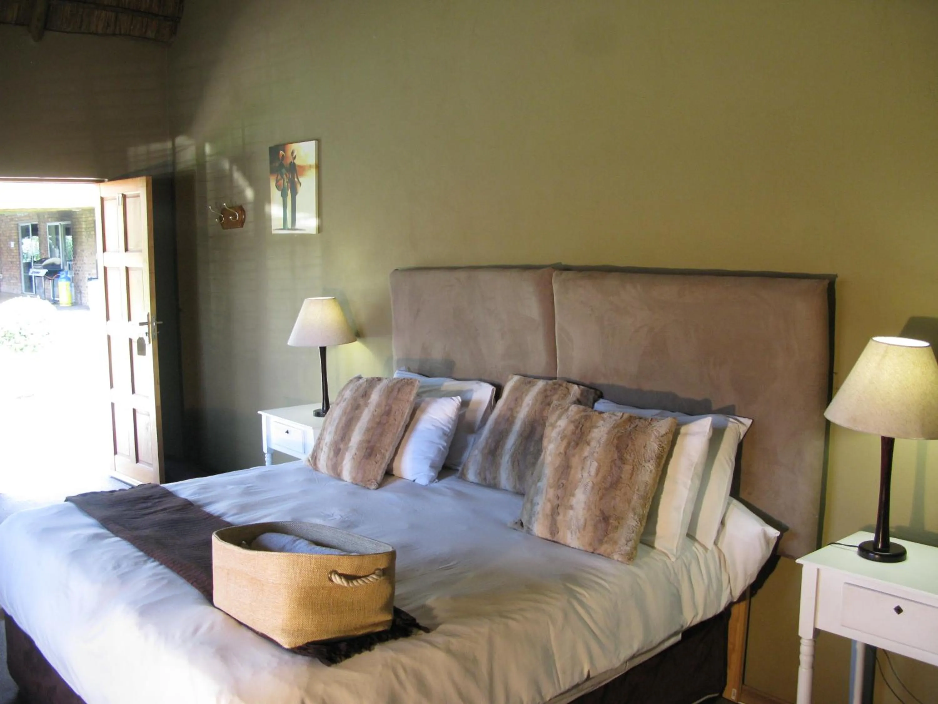 Bed in Aero Airport Lodge