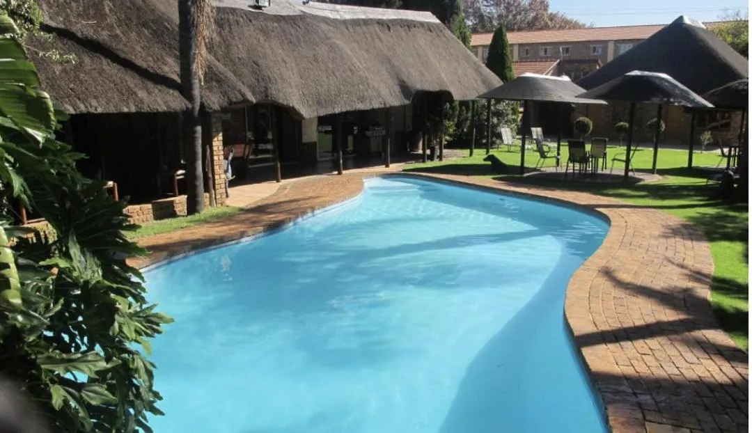 Pool view in Aero Airport Lodge
