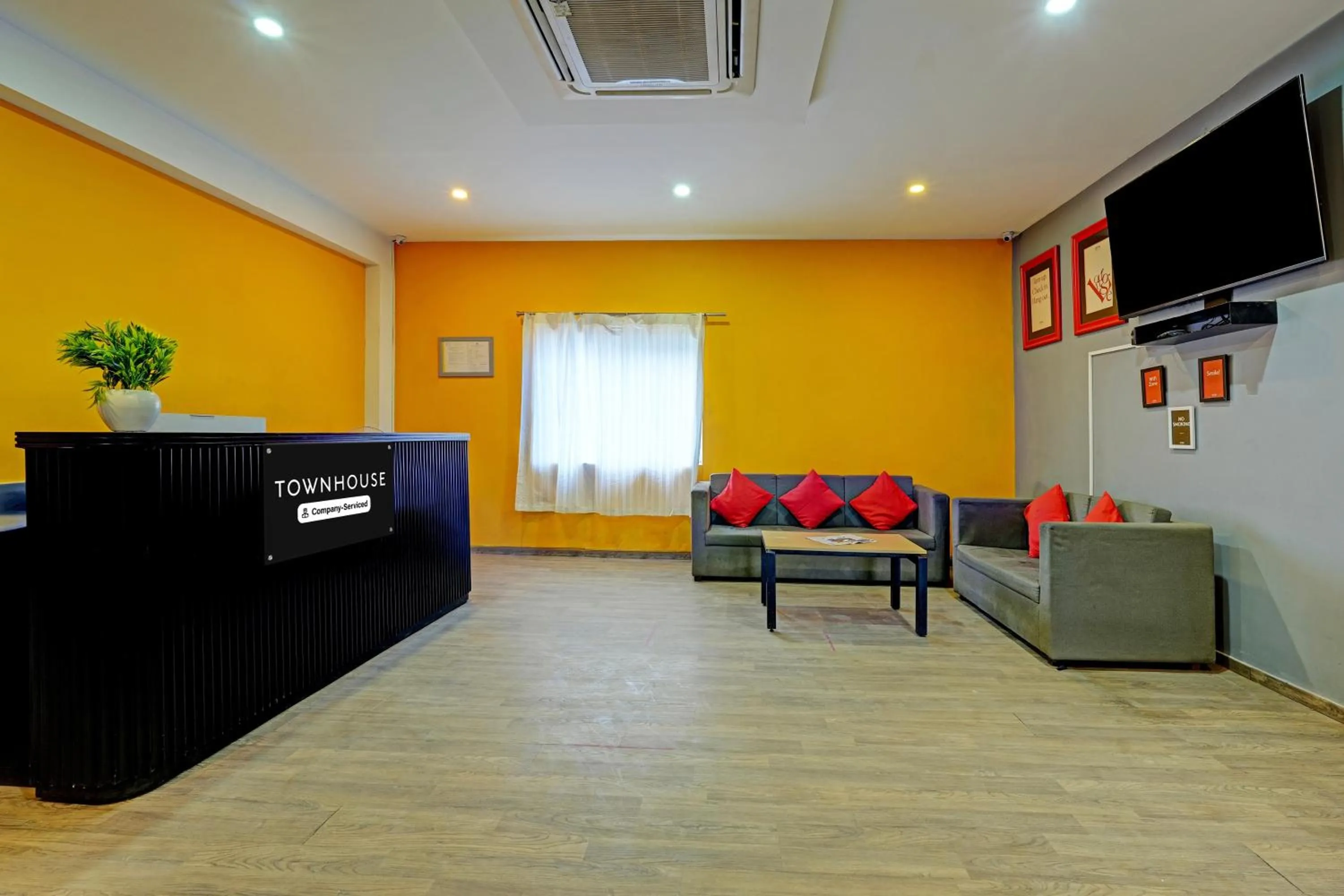Lobby or reception in Super Townhouse Ramamurthy Nagar Formerly Navya International
