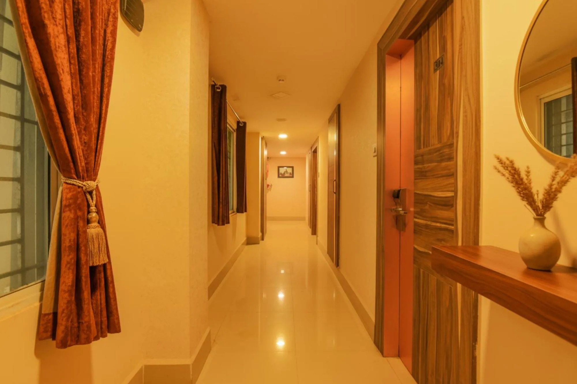 Lobby or reception in FabHotel Middleton Desire - Nr Niladri Vihar Square