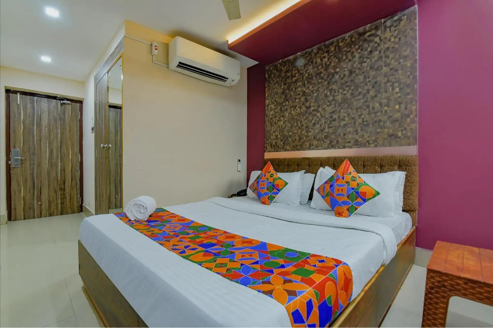 Photo of the whole room, Bed in FabHotel Middleton Desire - Nr Niladri Vihar Square Photo of the whole room, Bed in FabHotel Middleton Desire - Nr Niladri Vihar Square