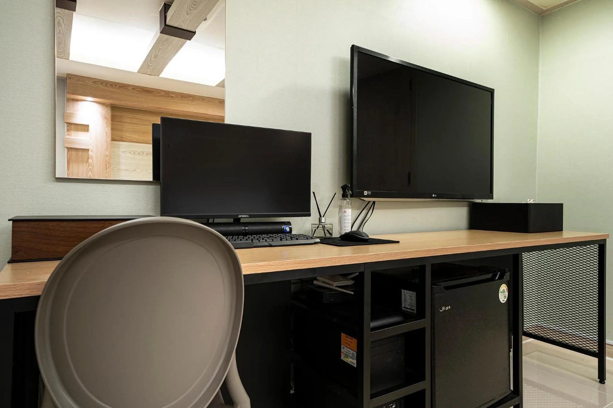 TV and multimedia in Suwon Sunstar Hotel