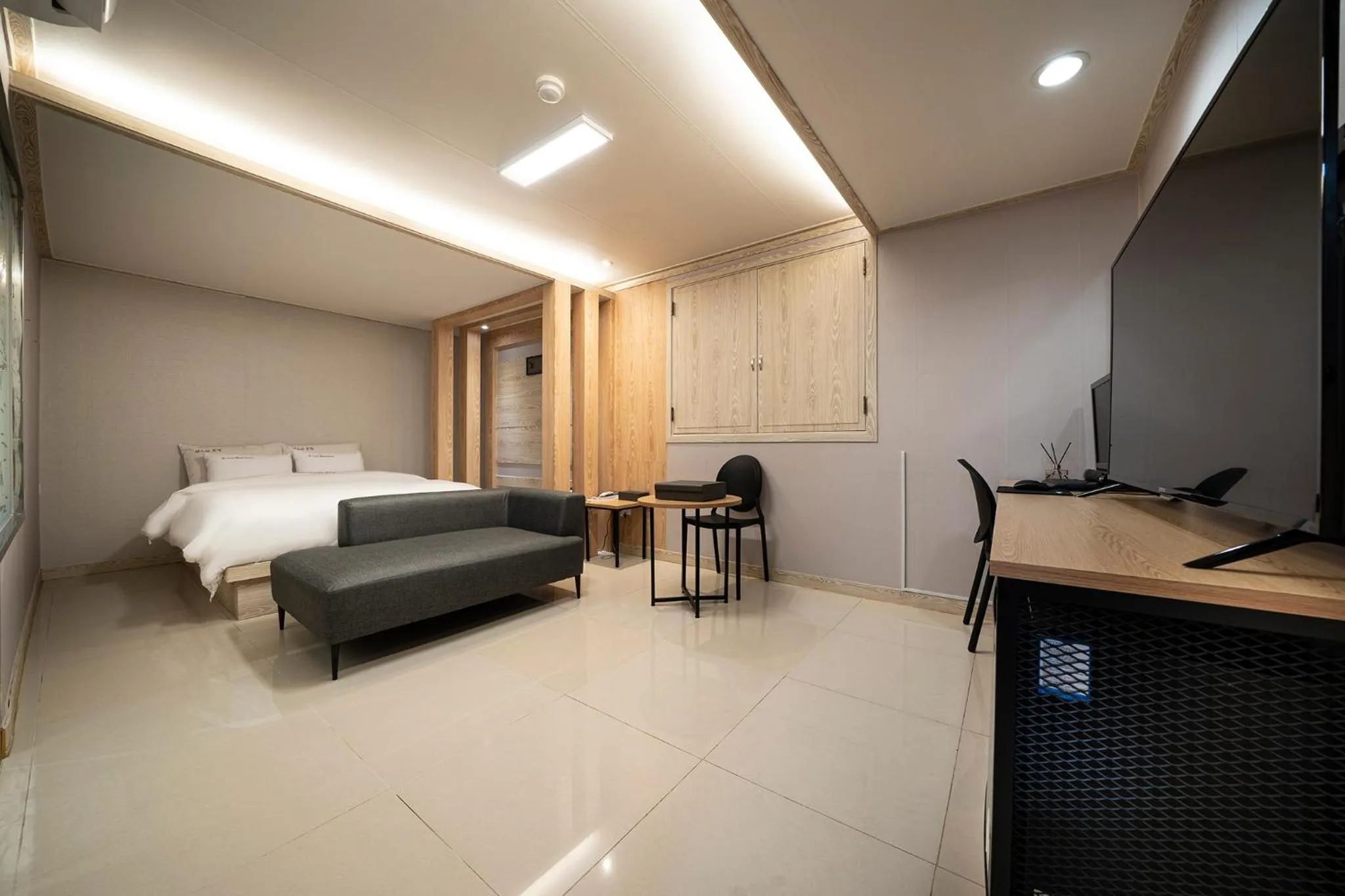 Seating area in Suwon Sunstar Hotel