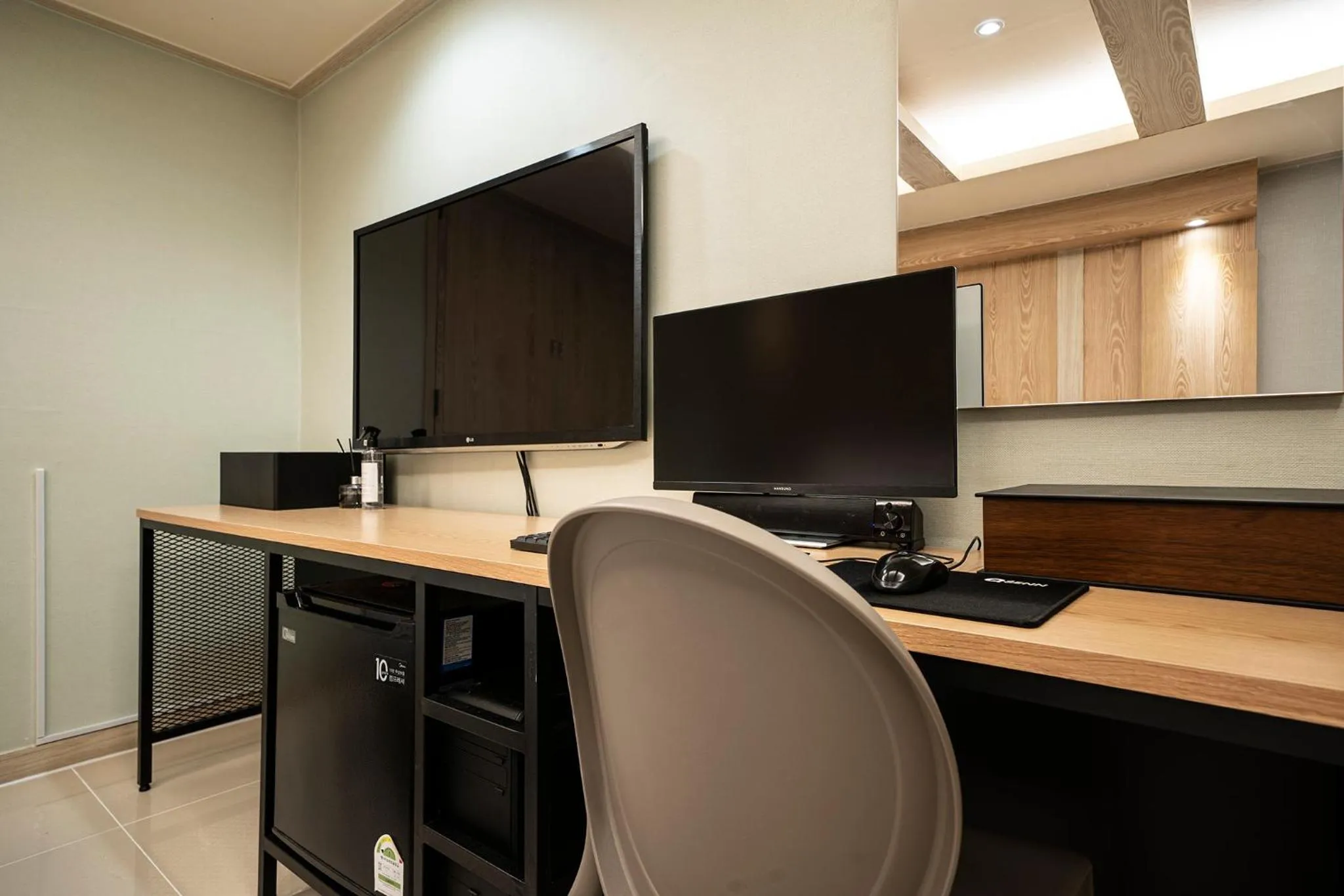 TV and multimedia in Suwon Sunstar Hotel