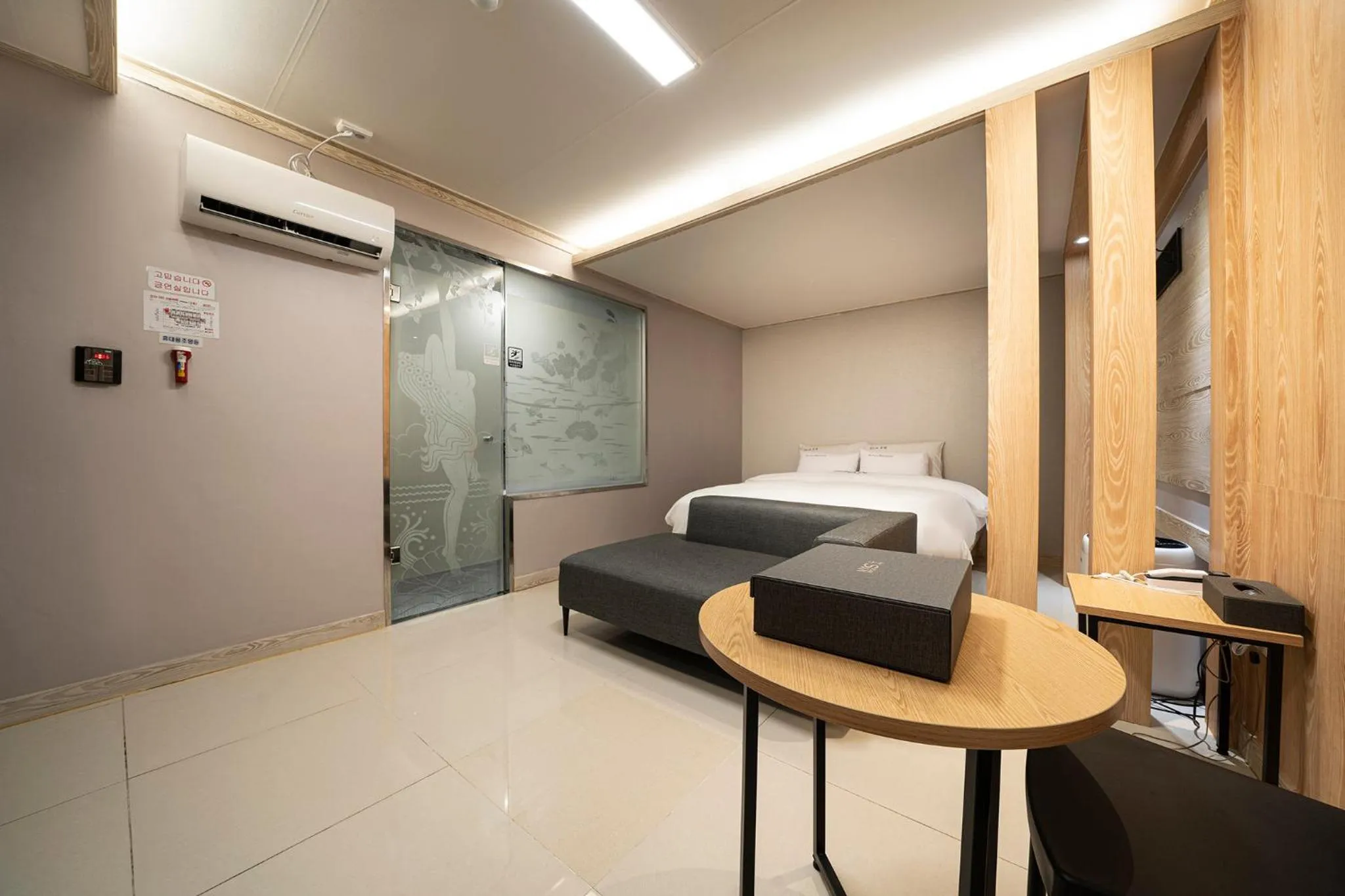 Seating area in Suwon Sunstar Hotel