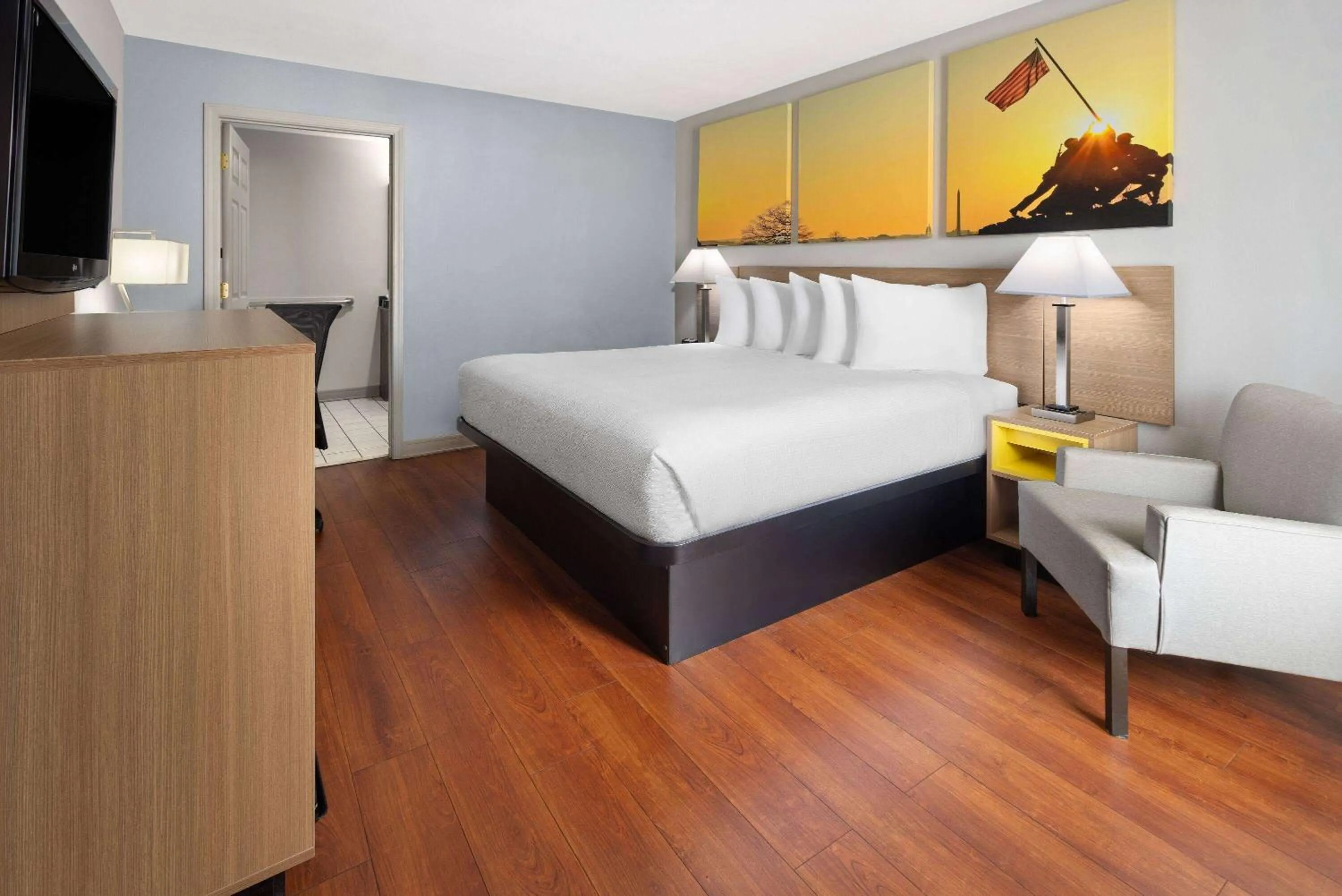 Photo of the whole room, Bed in Days Inn by Wyndham Americus