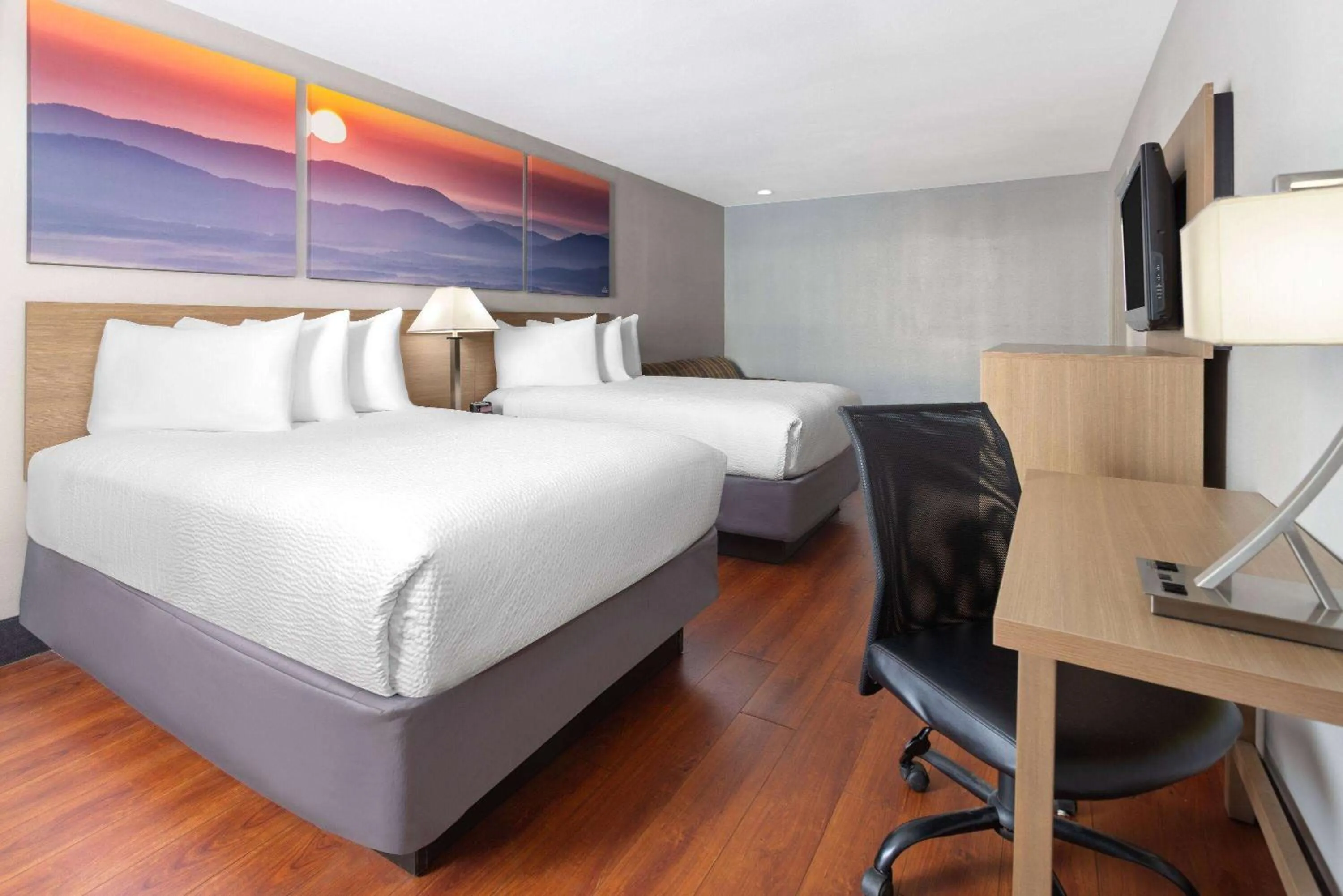 Photo of the whole room, Bed in Days Inn by Wyndham Americus