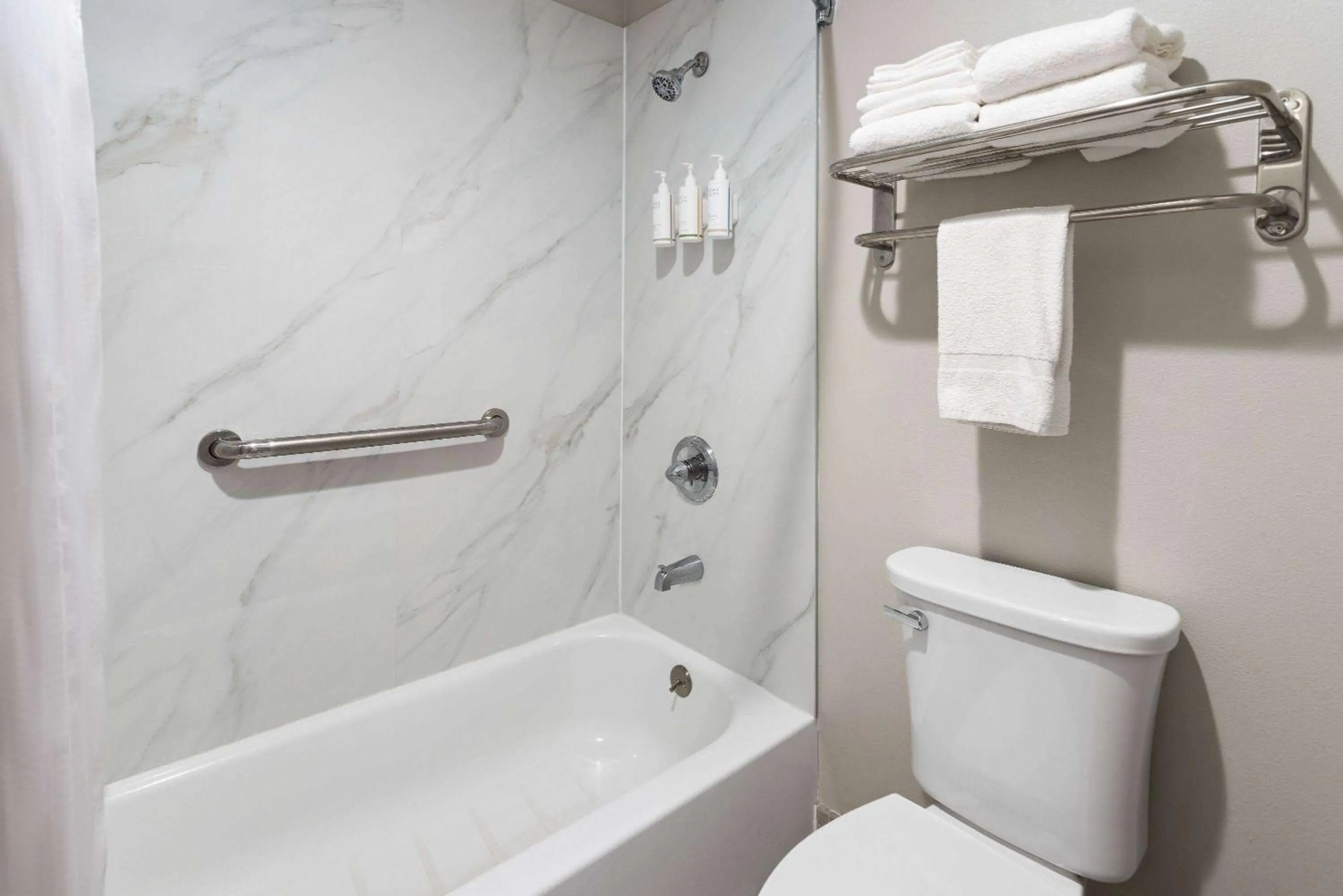 Bathroom in Days Inn by Wyndham Americus