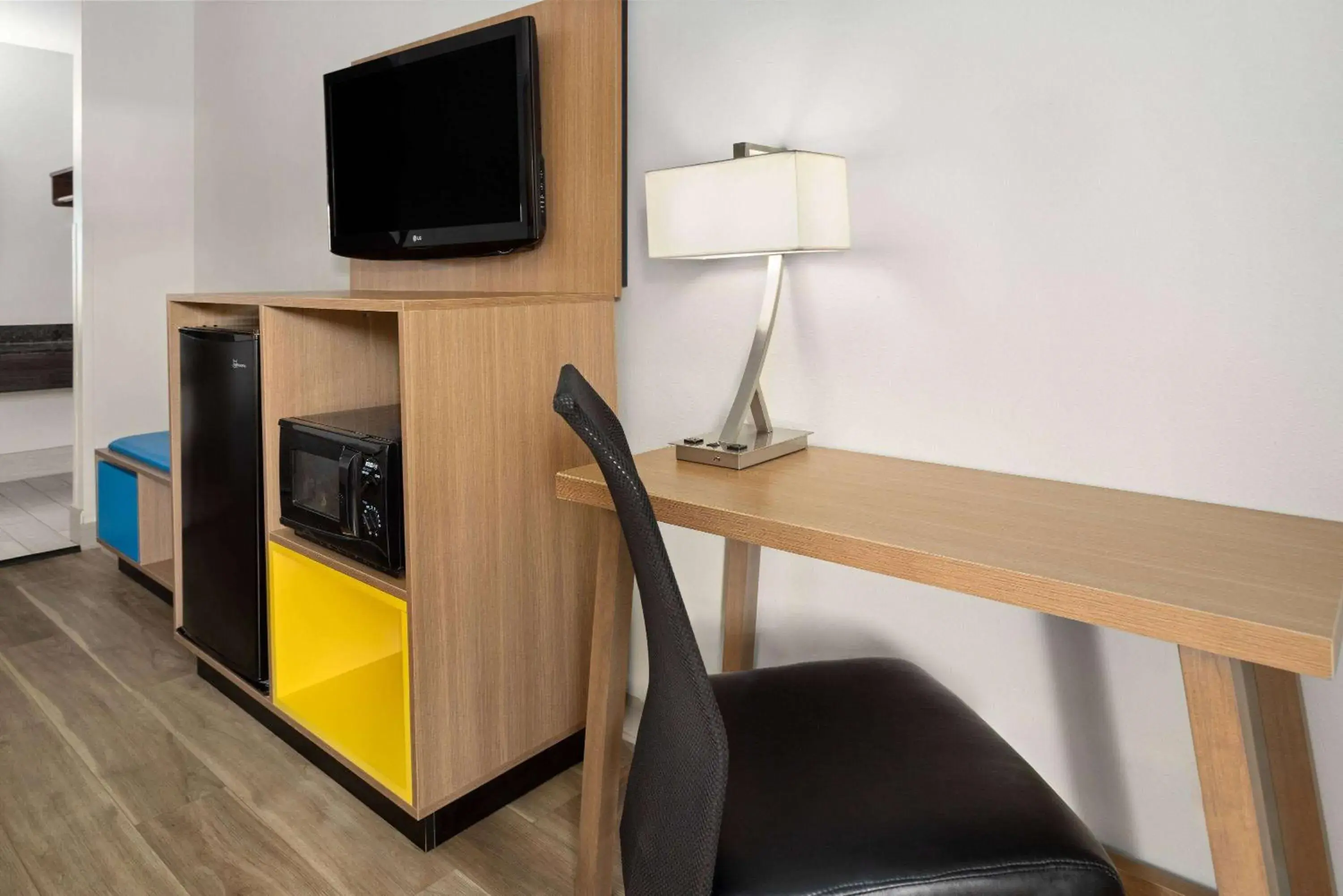 Photo of the whole room in Days Inn by Wyndham Americus Photo of the whole room in Days Inn by Wyndham Americus