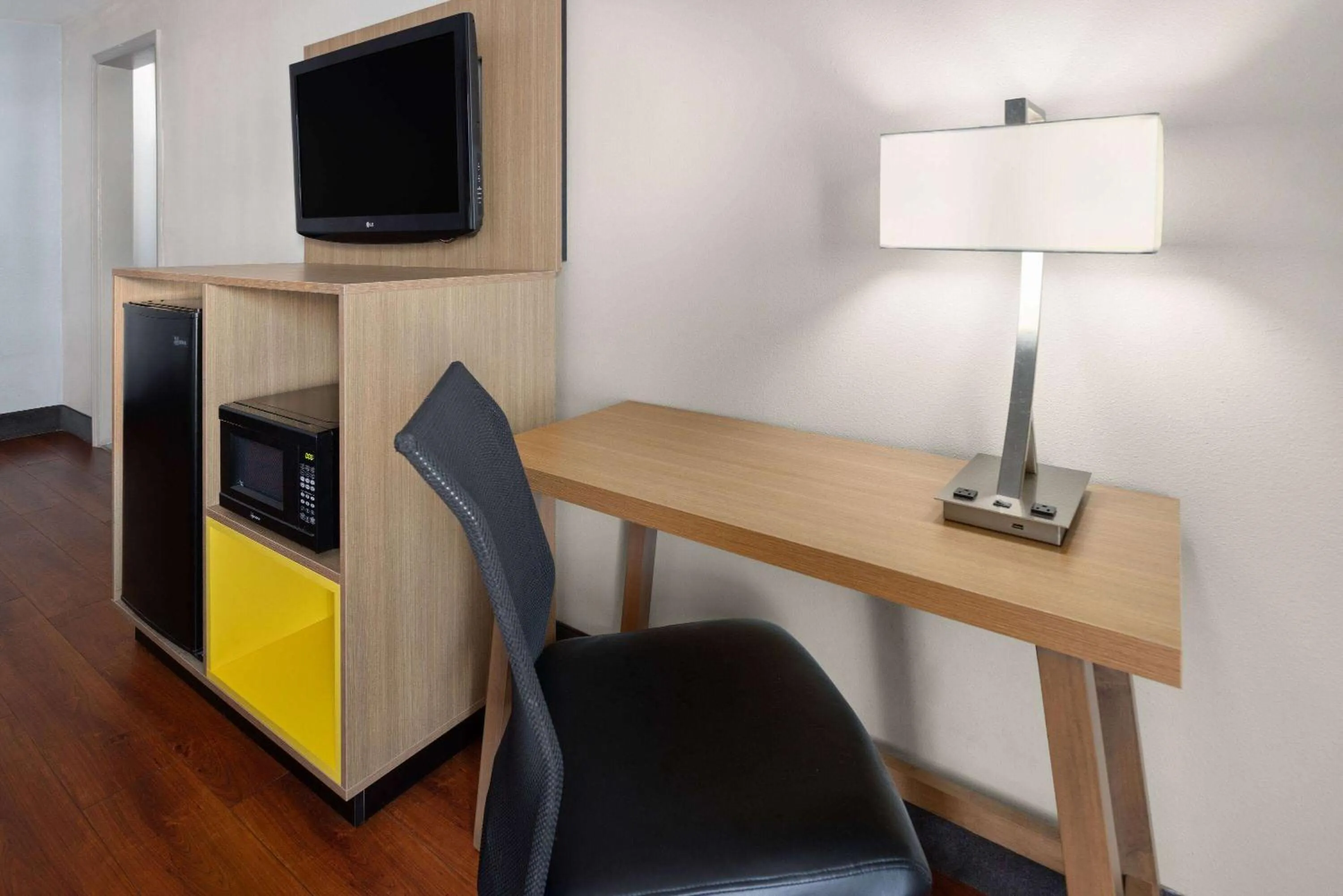 Photo of the whole room in Days Inn by Wyndham Americus