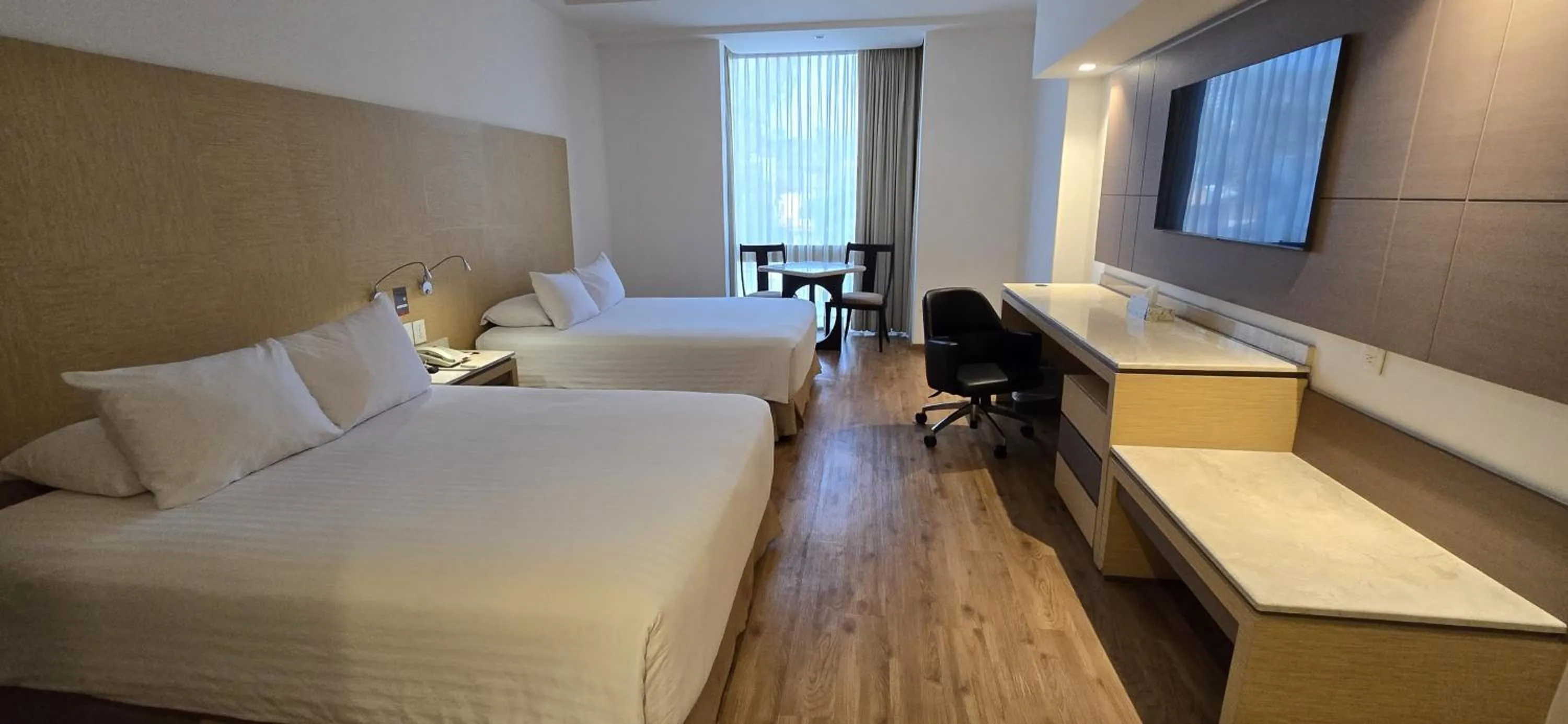 Photo of the whole room, Bed in Ramada by Wyndham Mexico City Santa Fe