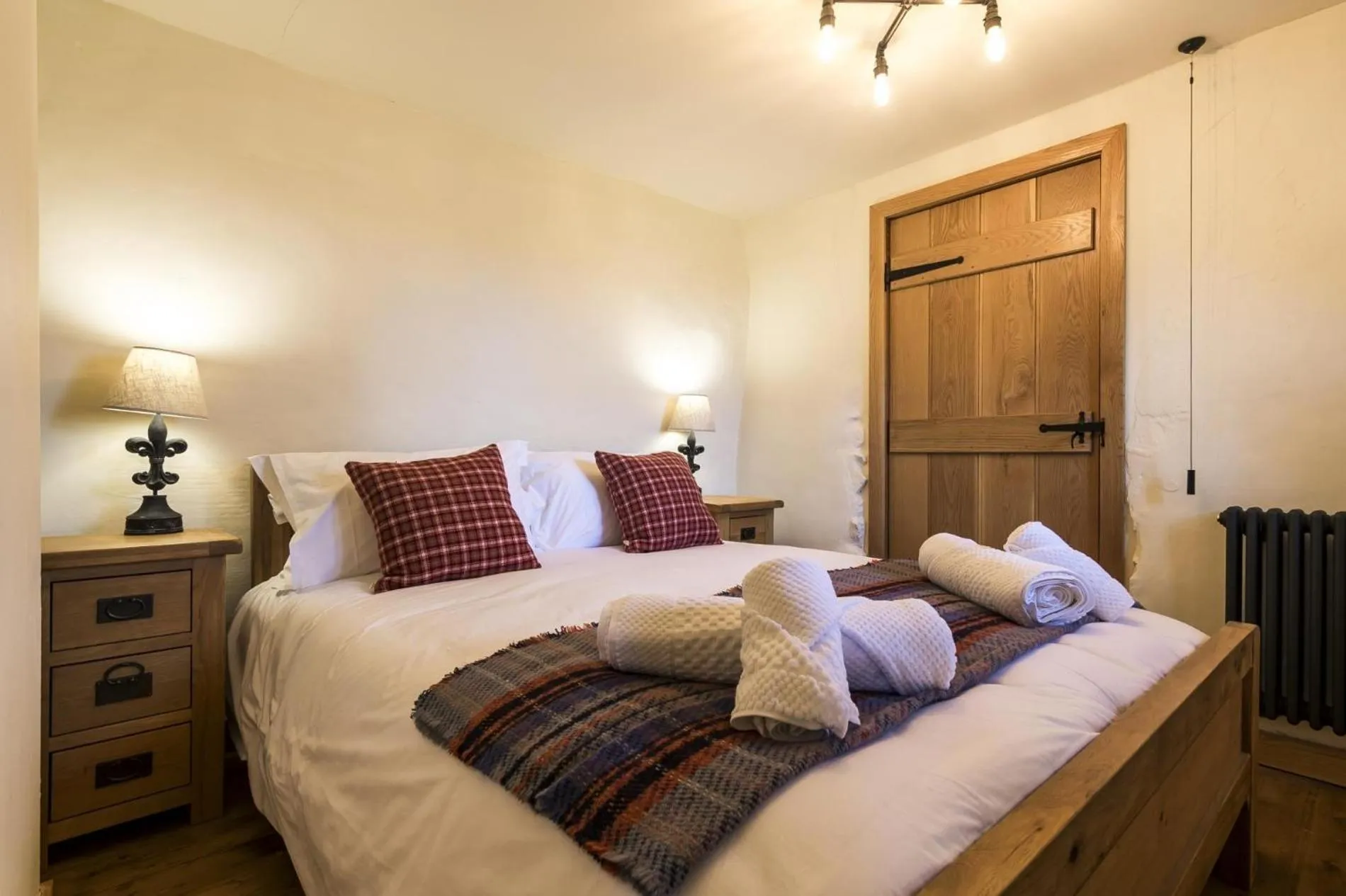 Floor plan, Bed in Foxglove - Luxurious Barn Conversion - Blossom Farm