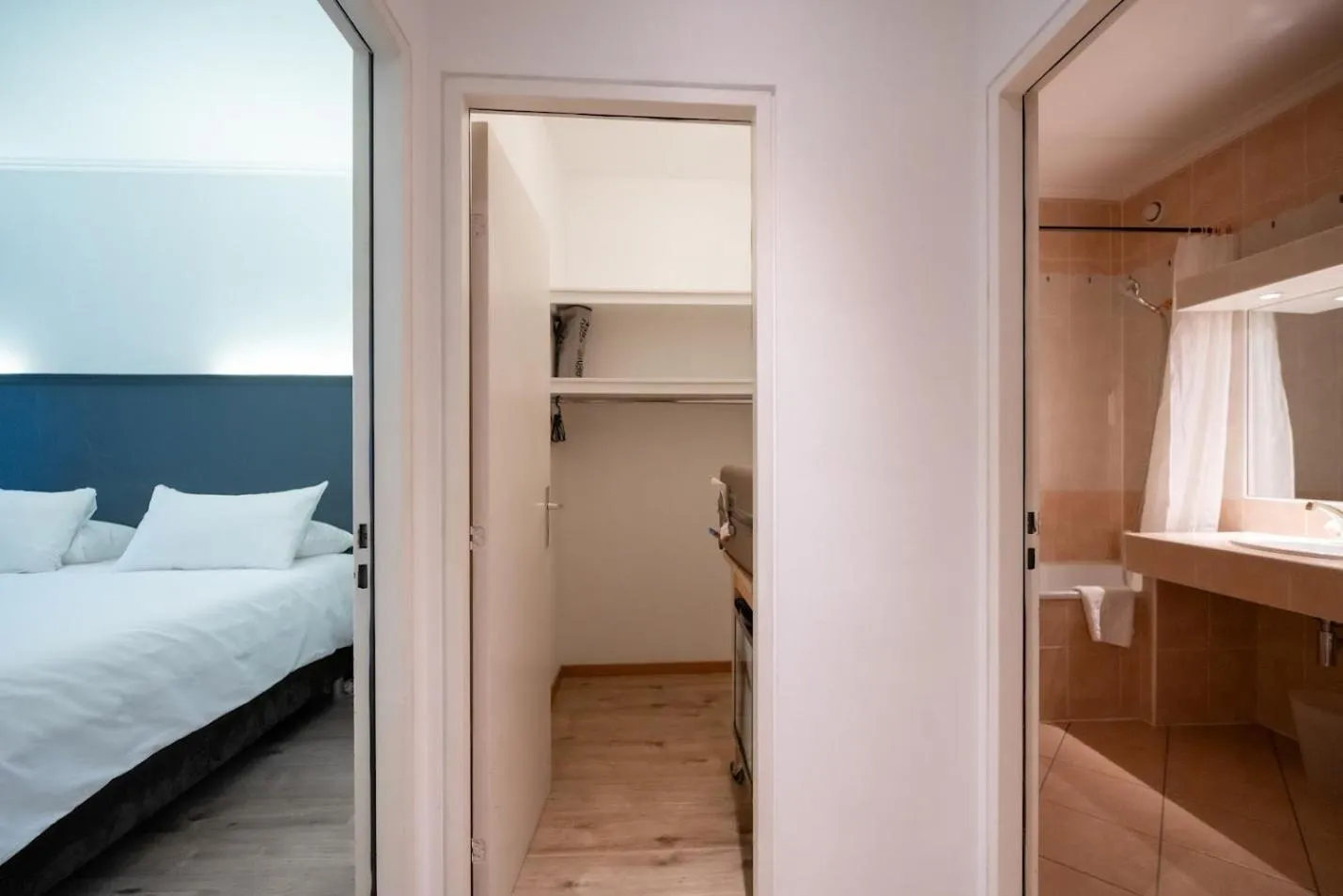 Photo of the whole room, Bed in Hotel Les Arcades