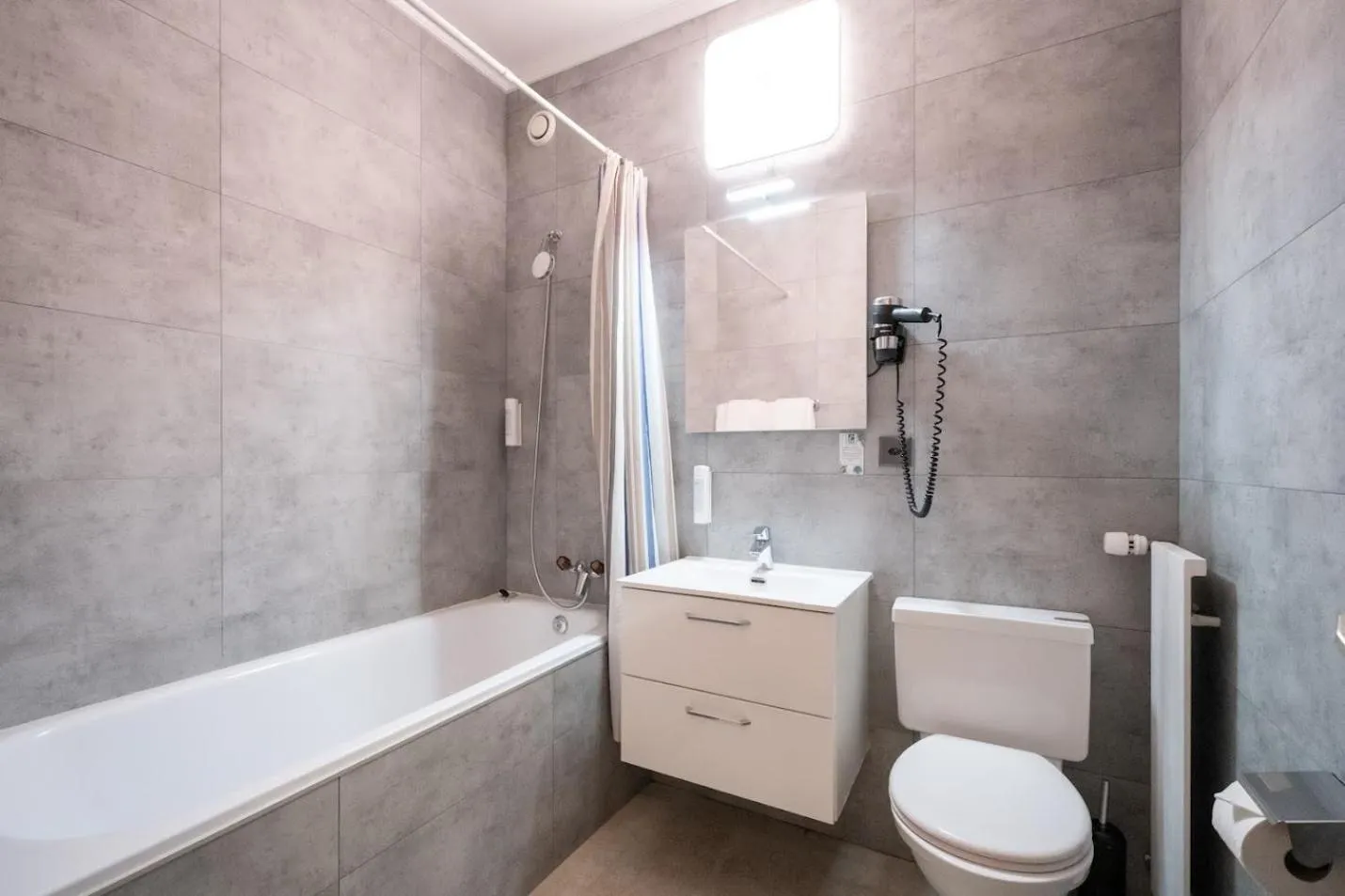 Bathroom in Hotel Les Arcades