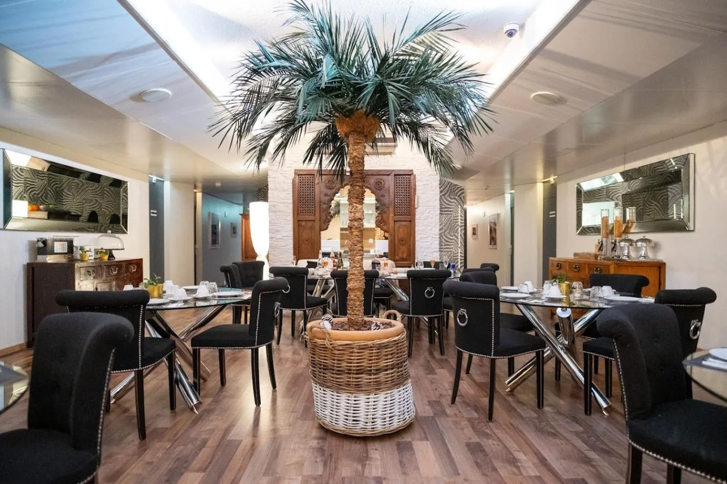 Dining area in Hotel Les Arcades