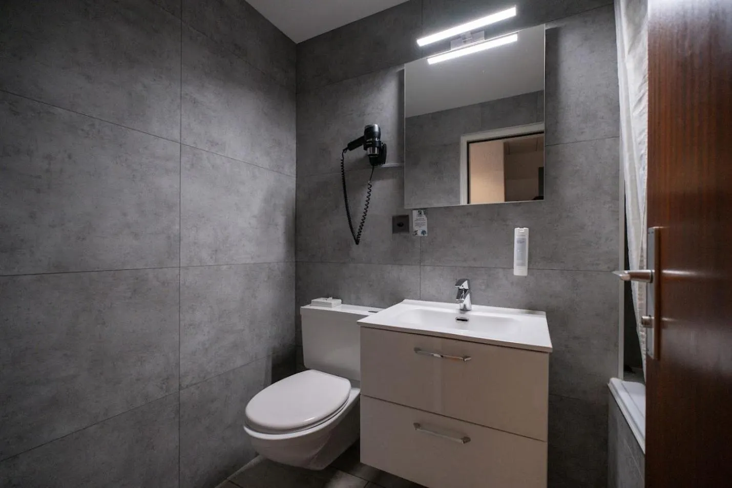 Bathroom in Hotel Les Arcades