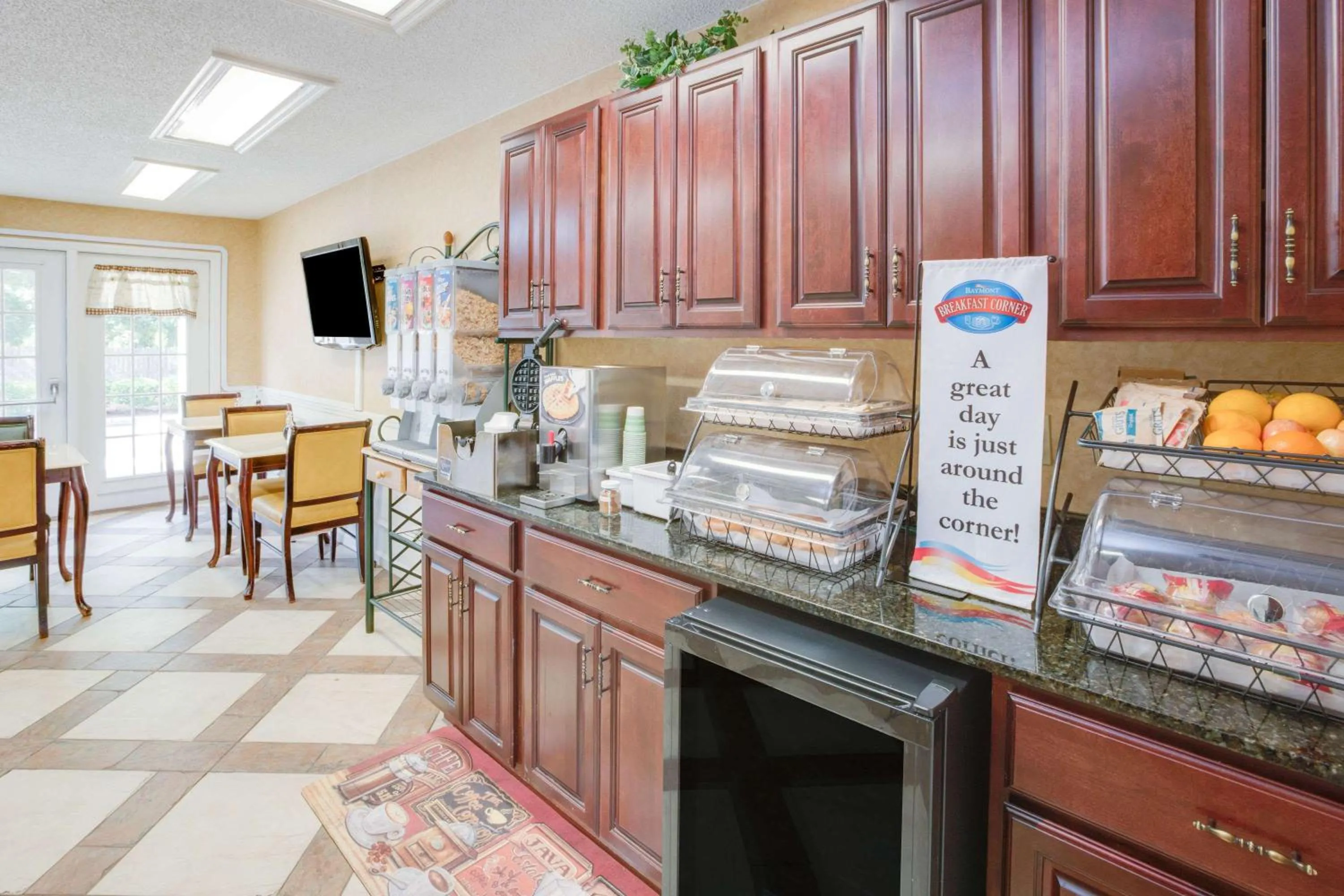 Restaurant/places to eat in Baymont by Wyndham Ozark